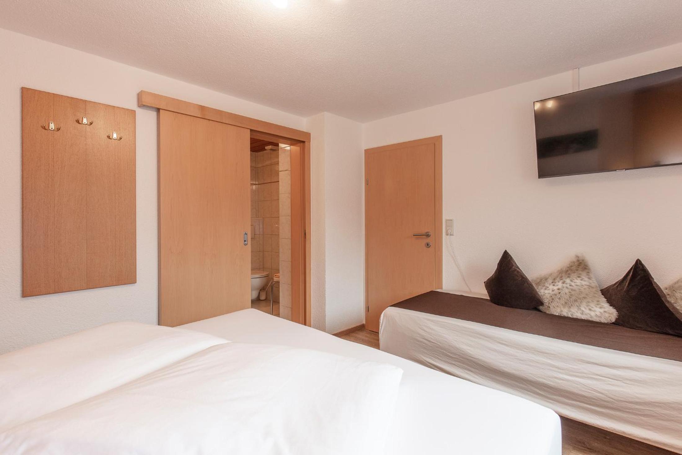 One-Bedroom Apartment - Photo 6