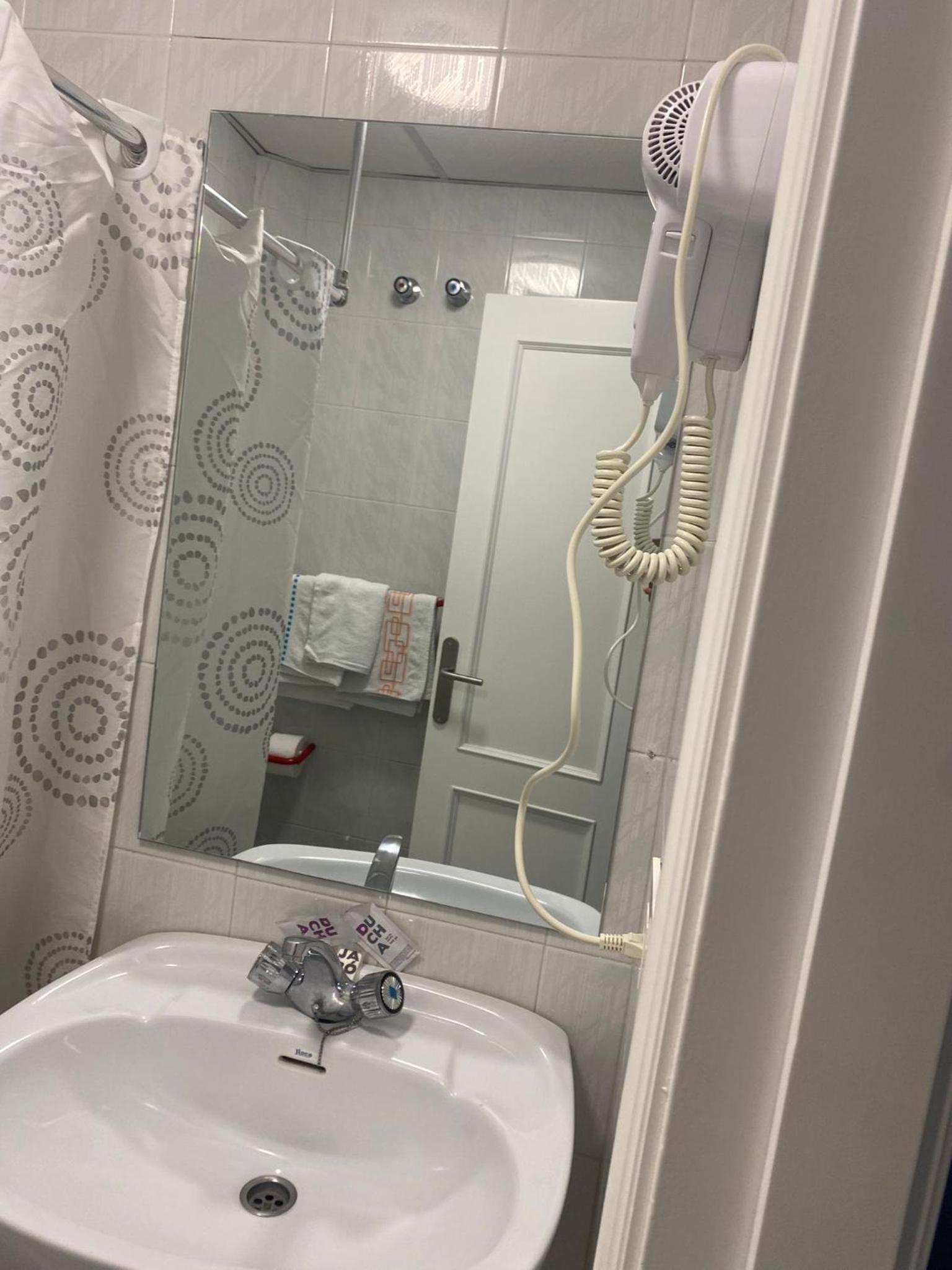 Double or Twin Room - Photo 65