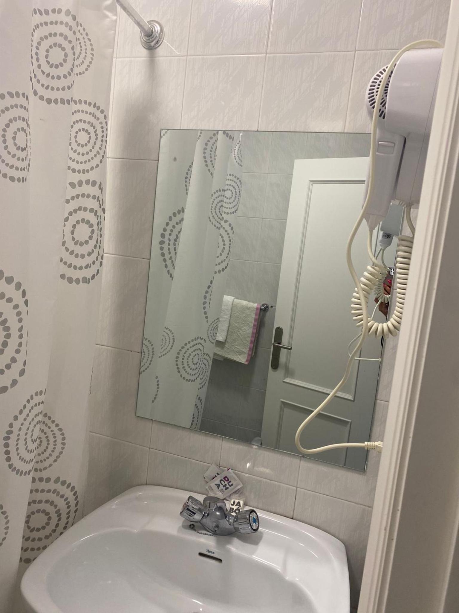 Double or Twin Room - Photo 81