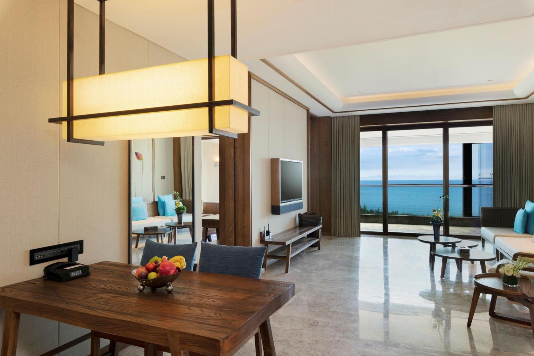 One-Bedroom Suite with Ocean View thumbnail 5