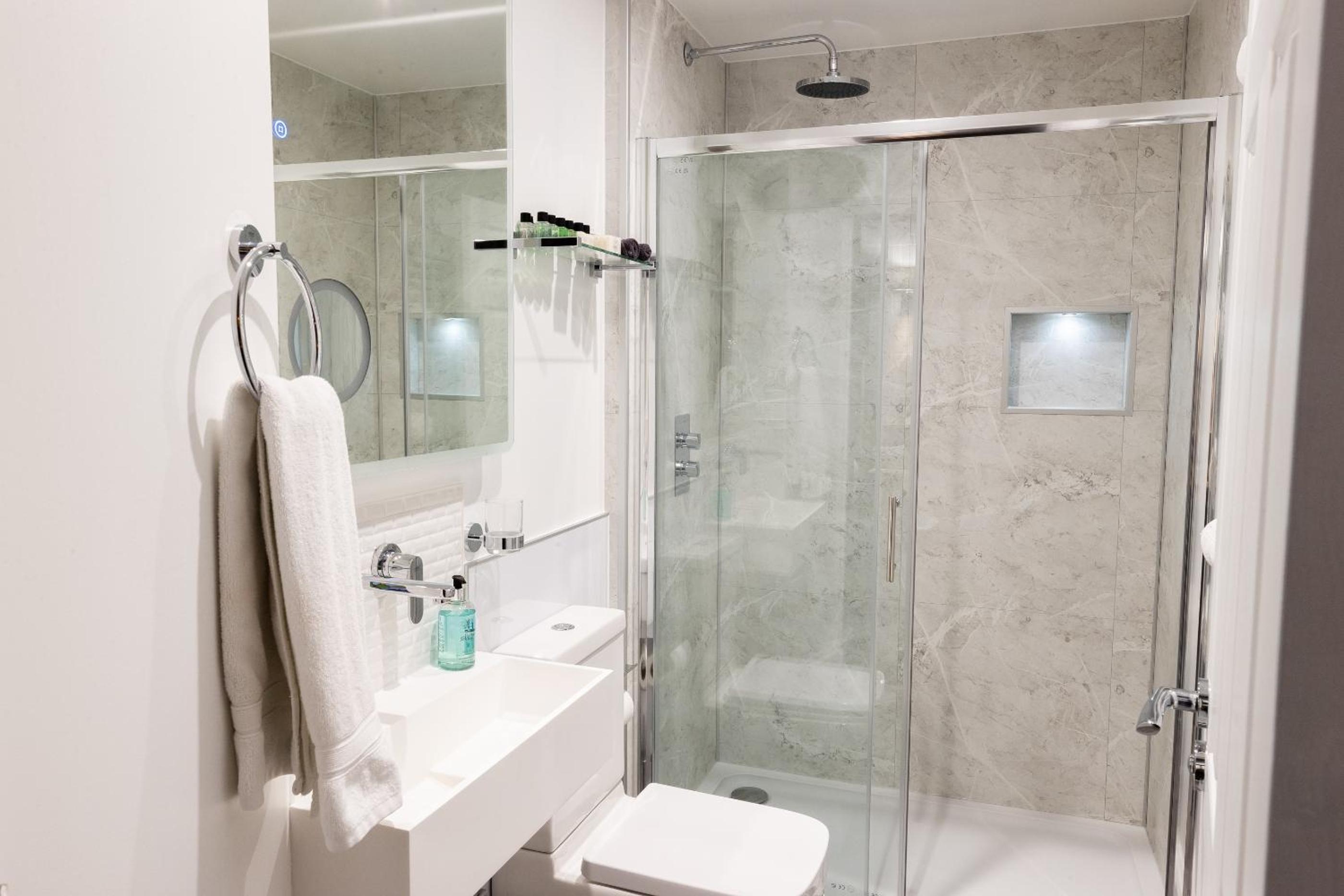 Quadruple Room with Bathroom photo 2