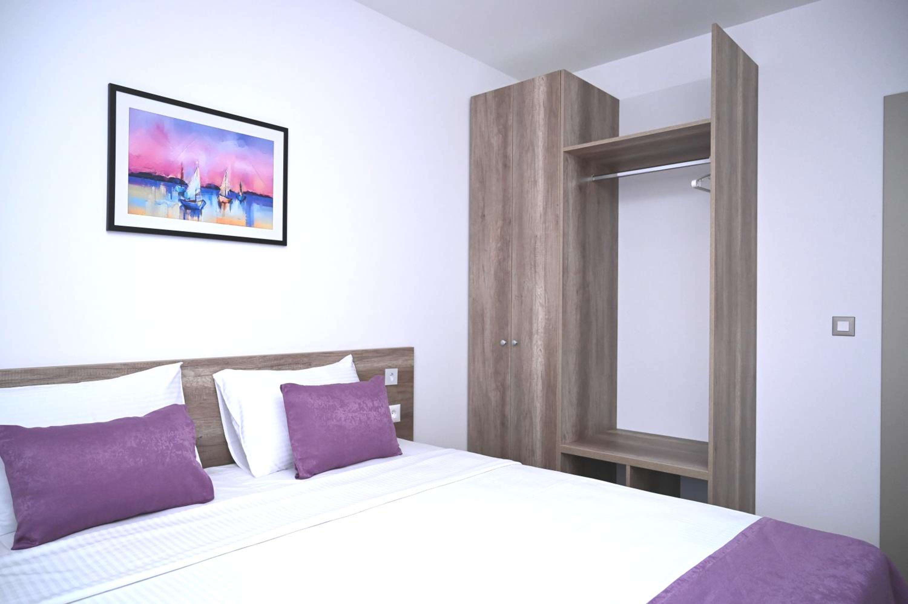 Double Room with Balcony - Photo 2
