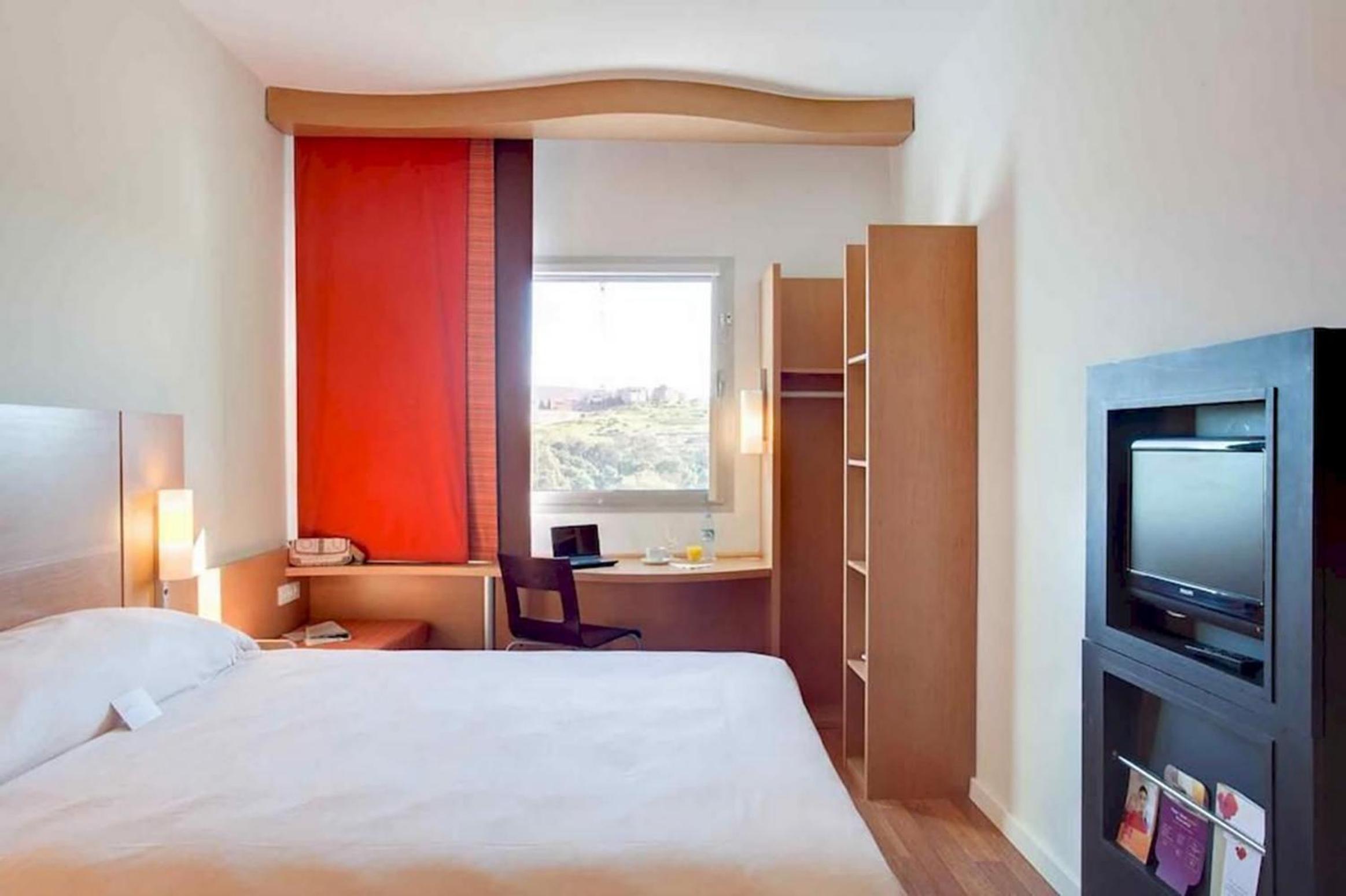 Standard Double Room - Photo 17
