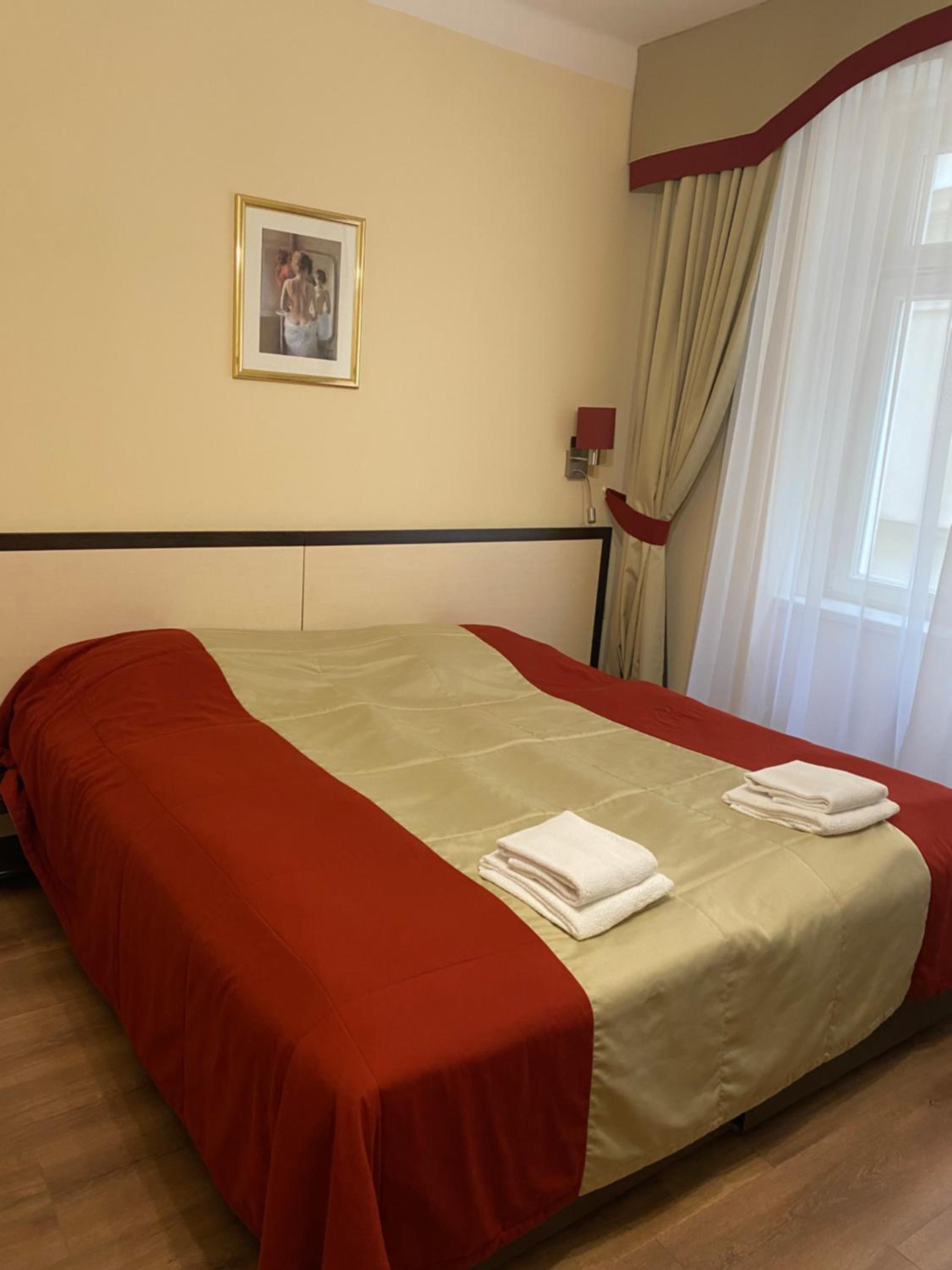 Standard Double Room - Photo 12