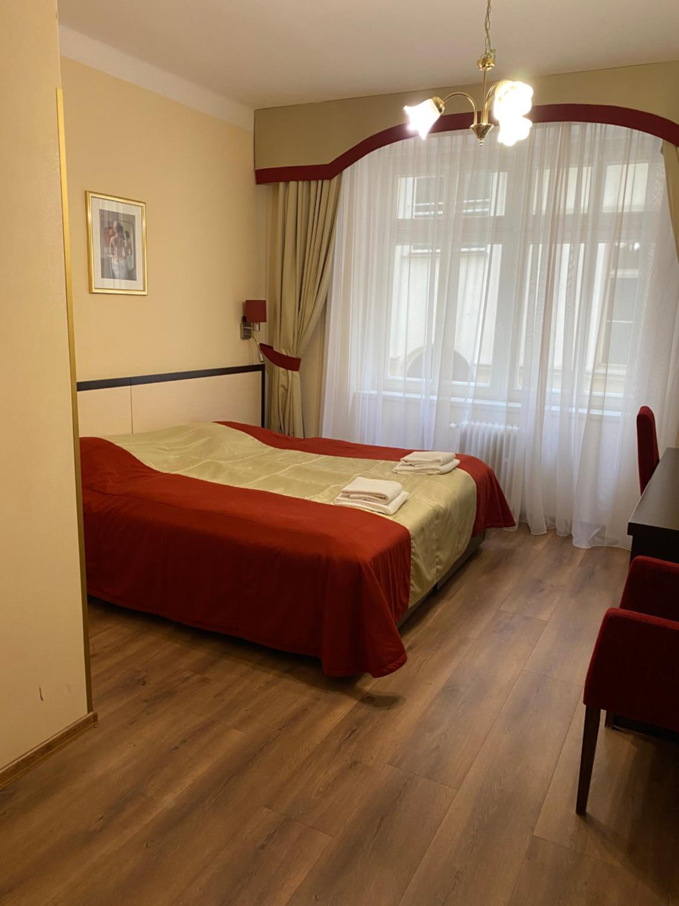 Standard Double Room - Photo 13