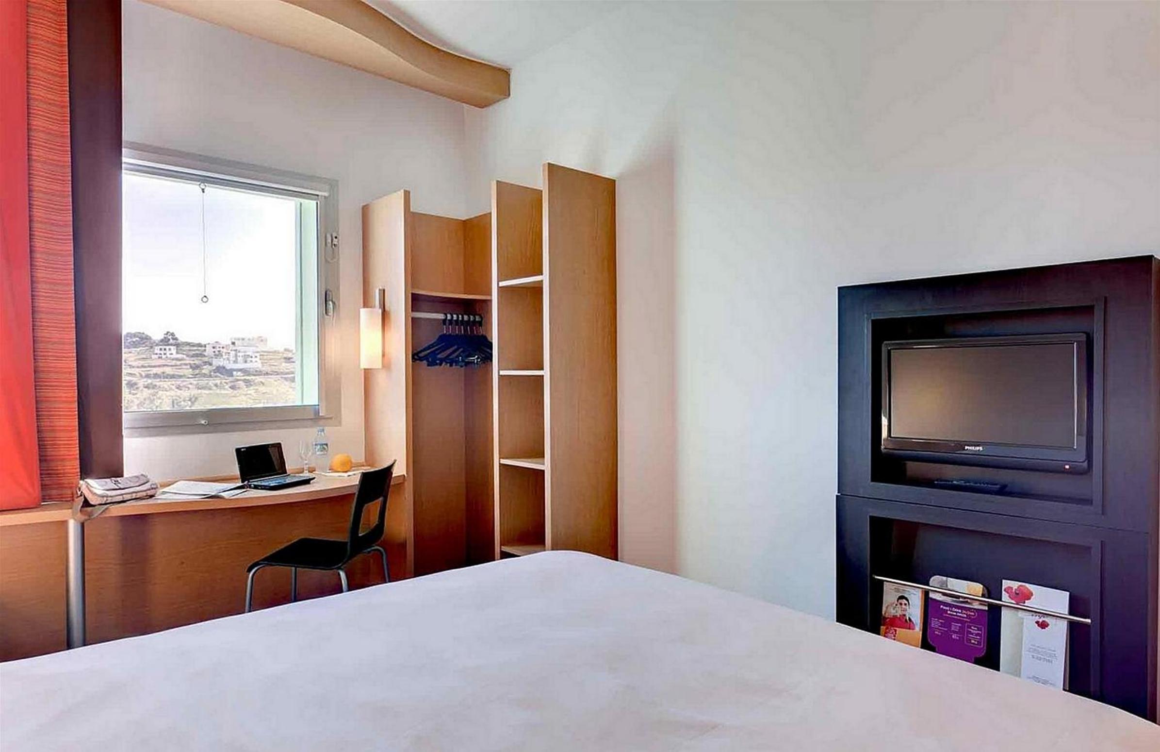 Standard Double Room - Photo 11