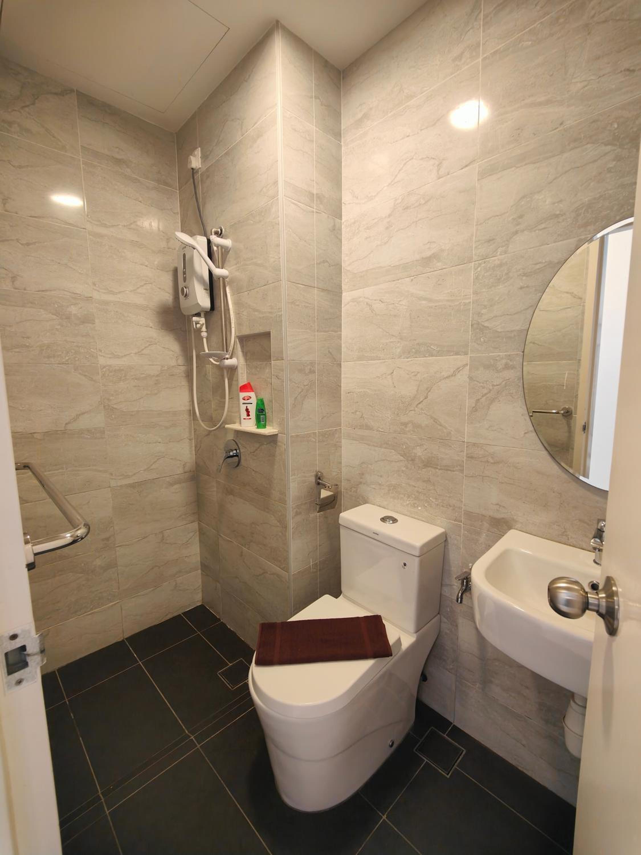 One-Bedroom Apartment photo 1