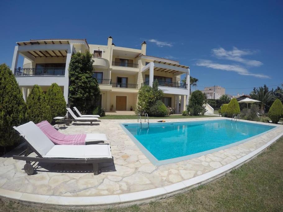 Three-Bedroom Villa photo 2