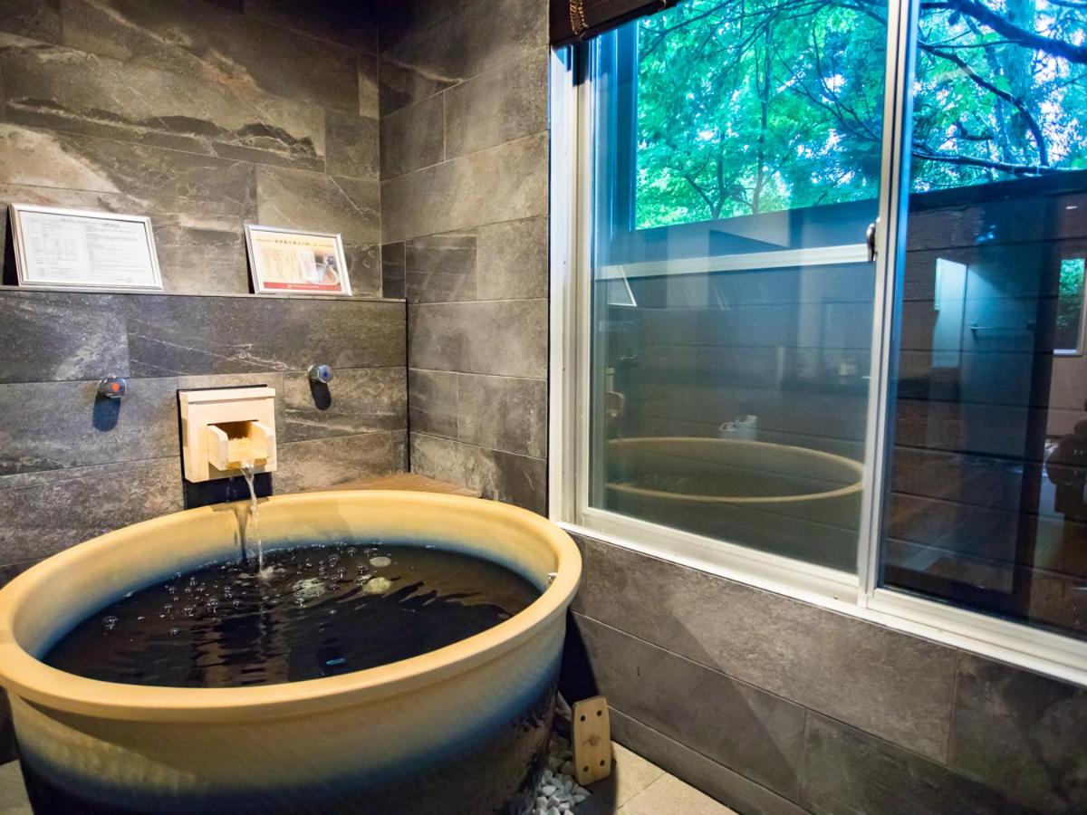 Suite with Hot Tub photo 2