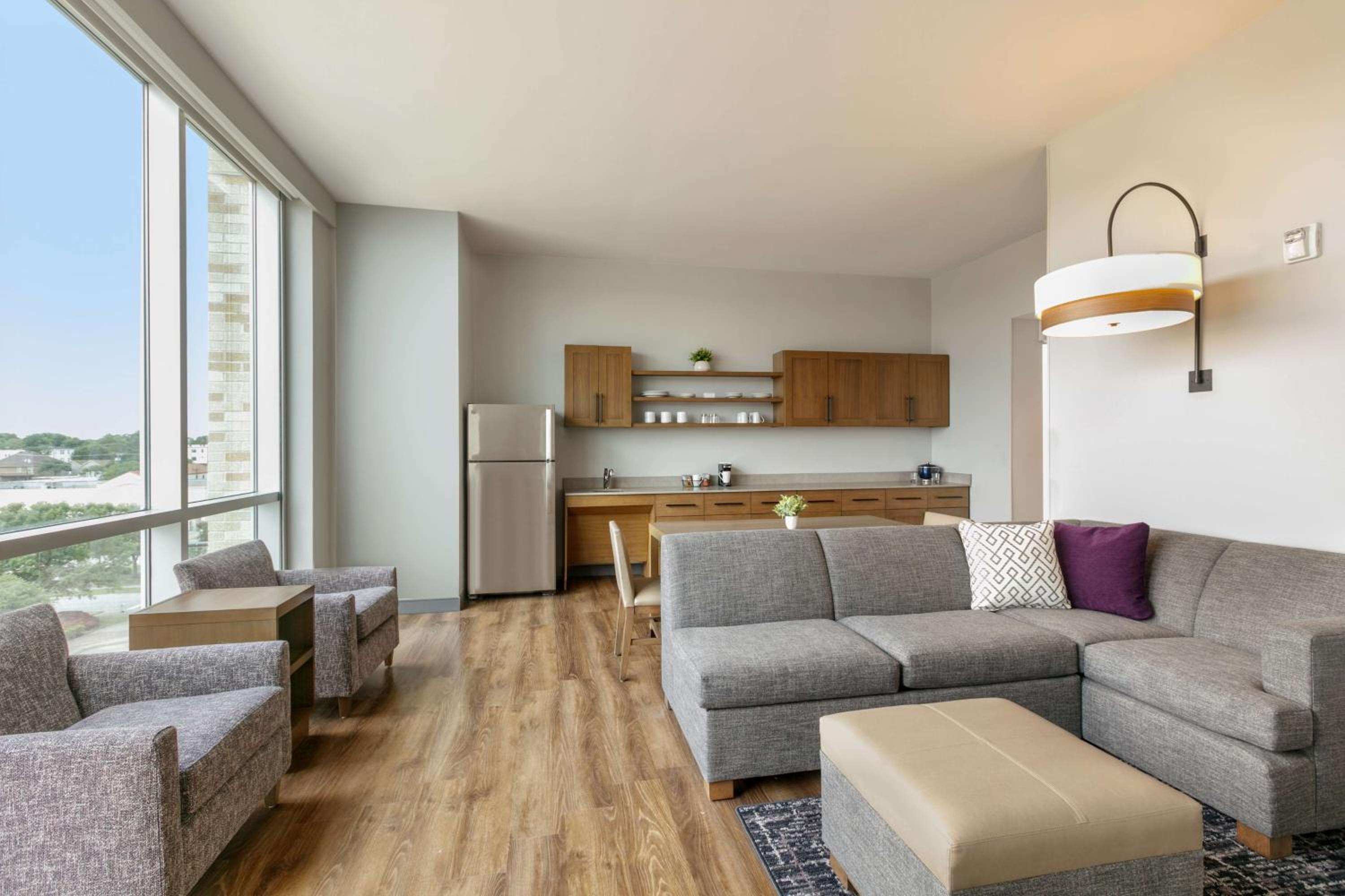 One-Bedroom King Suite with Sofa Bed - Photo 5