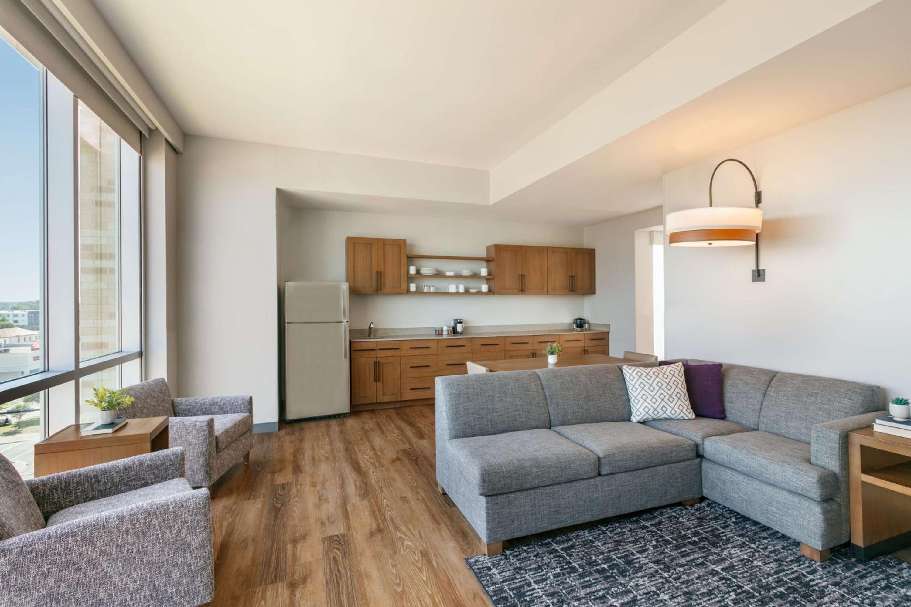 One-Bedroom King Suite with Sofa Bed - Photo 4