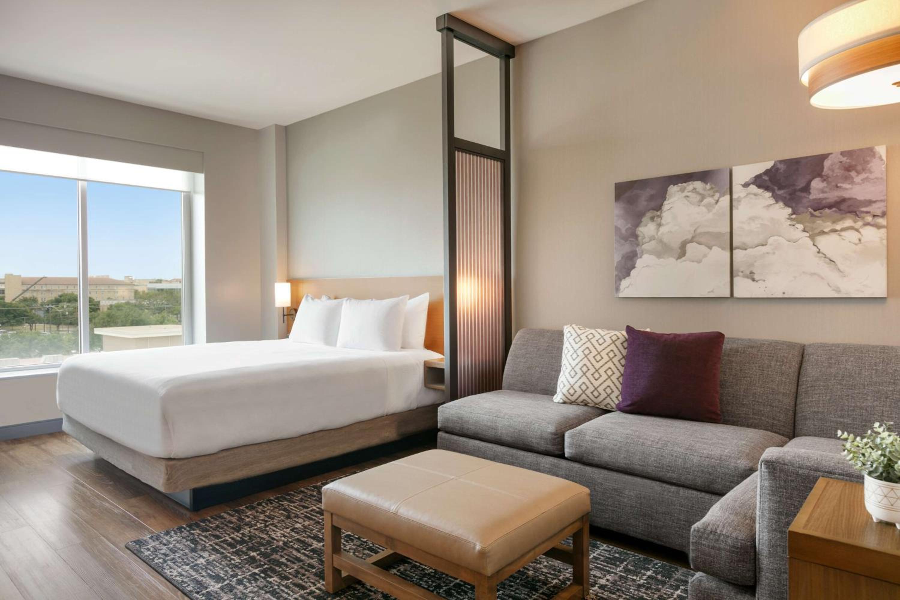 King Room with Sofa Bed - High Floor - Photo 2