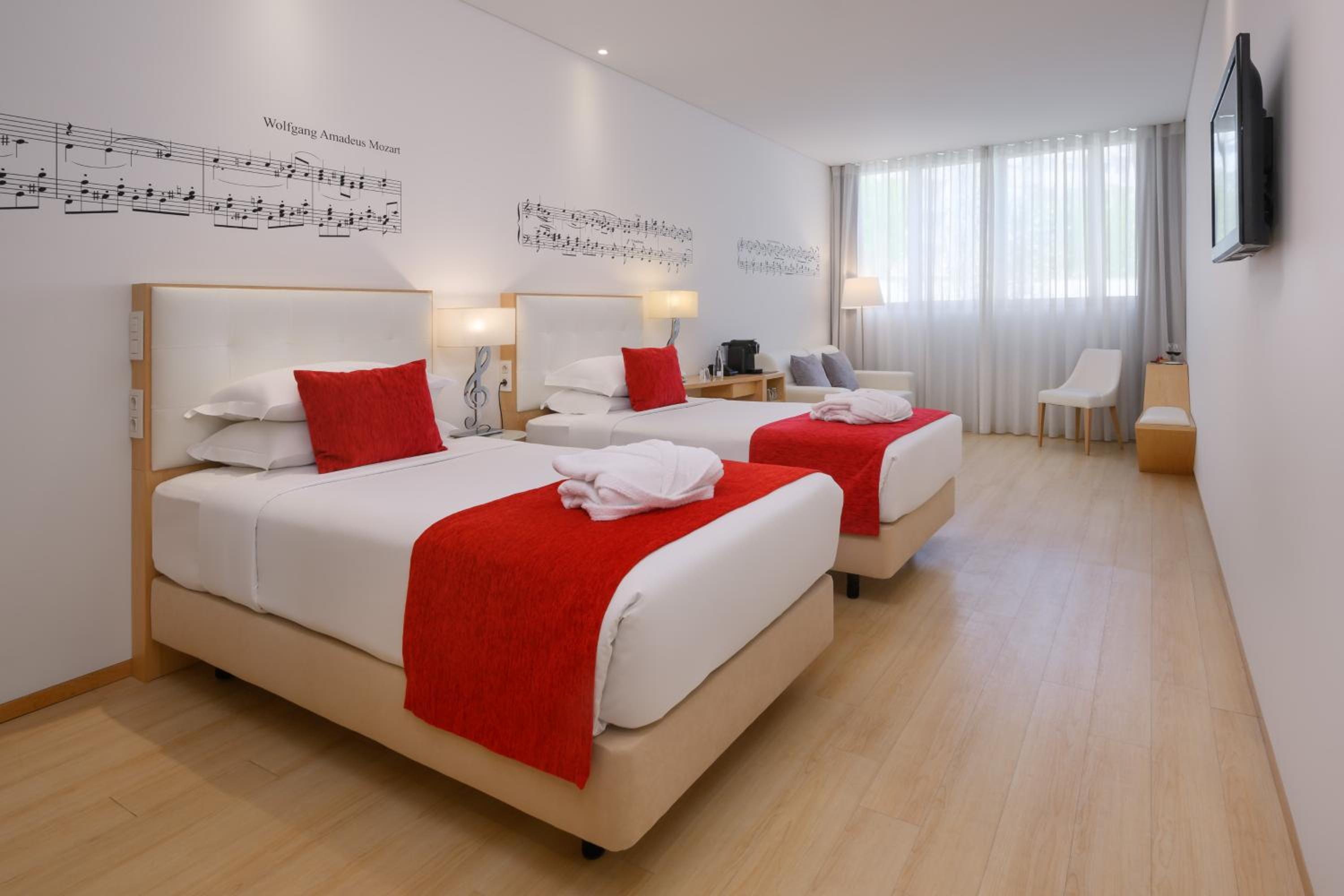Superior Double Room thumbnail 5