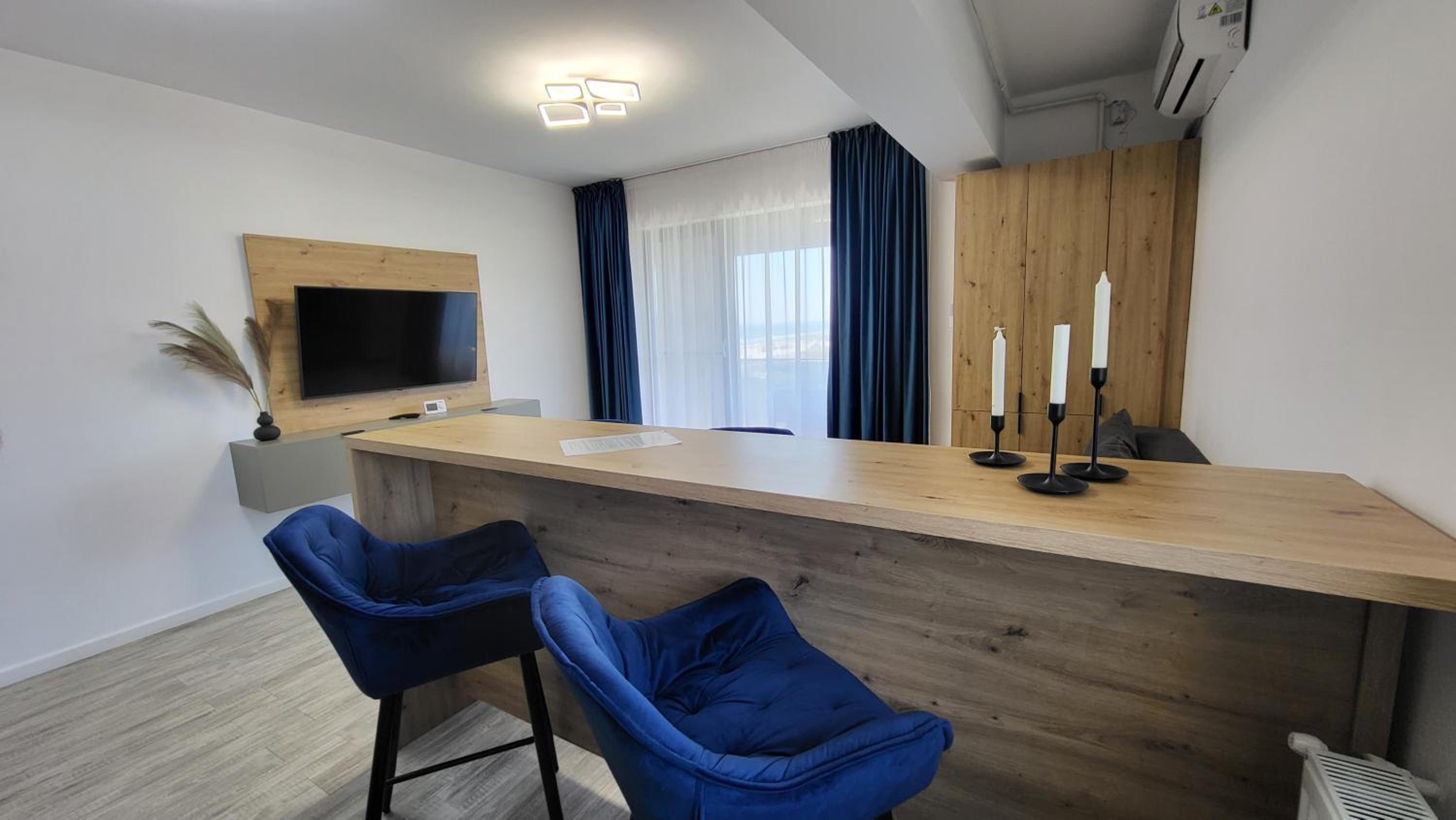 Apartment with Lateral Sea View
