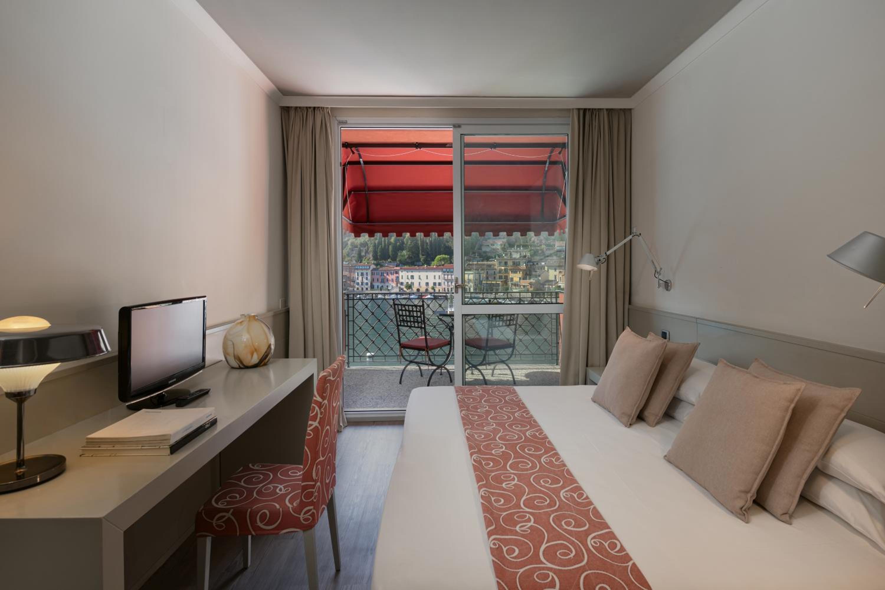 Superior Double or Twin Room with Lake View photo 1