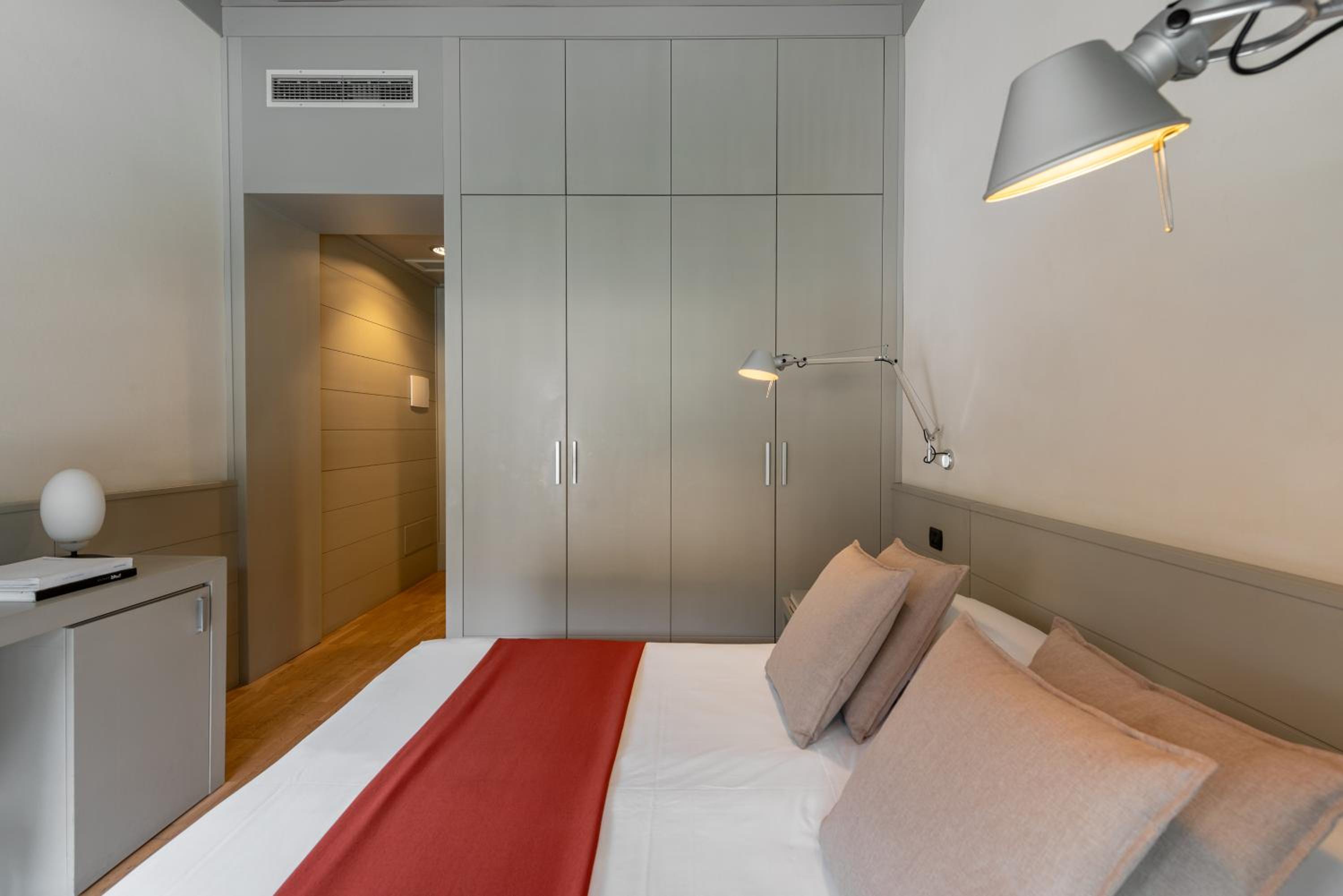 Double or Twin Room with Balcony and Lake View photo 3
