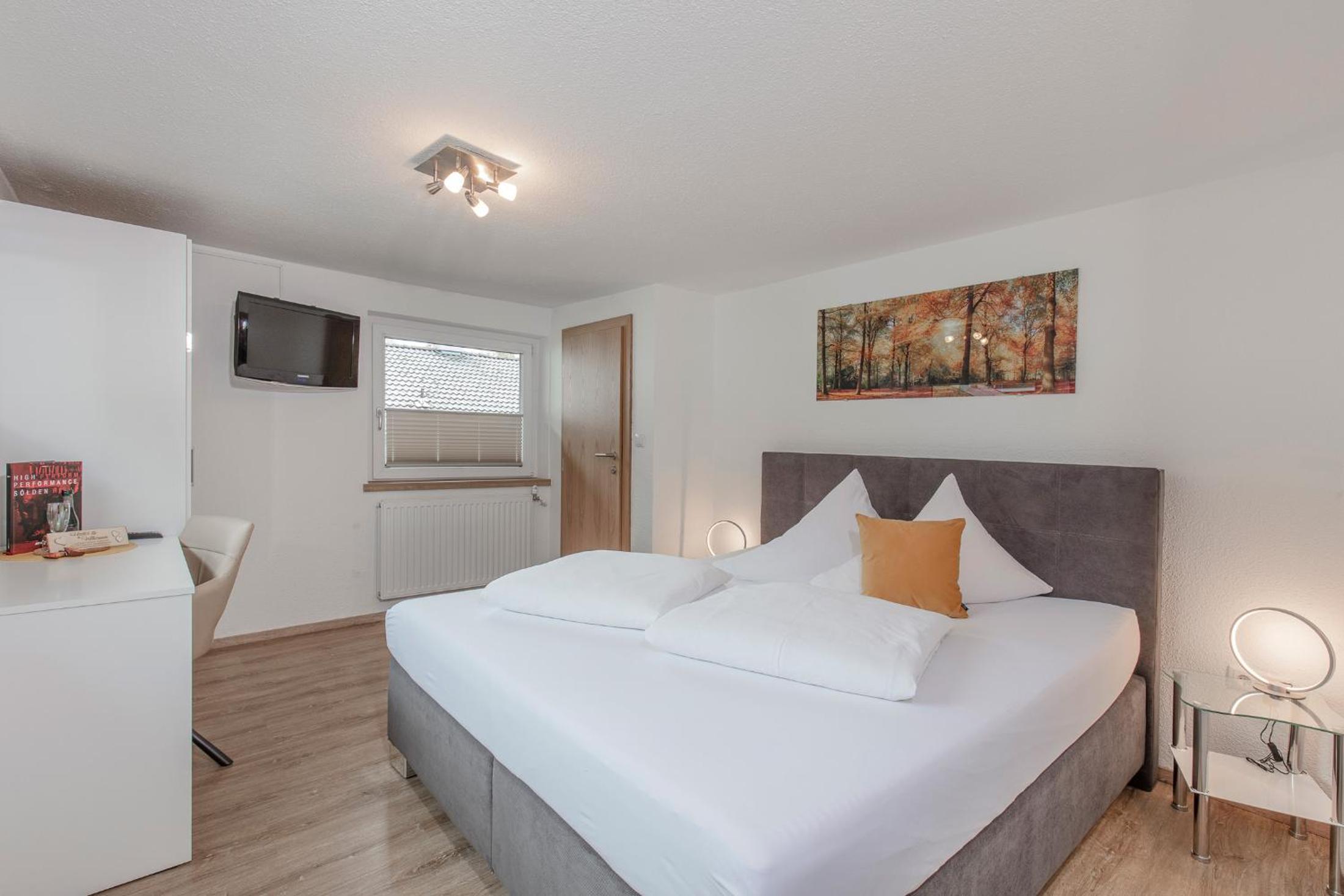 Standard Double Room - Photo 8