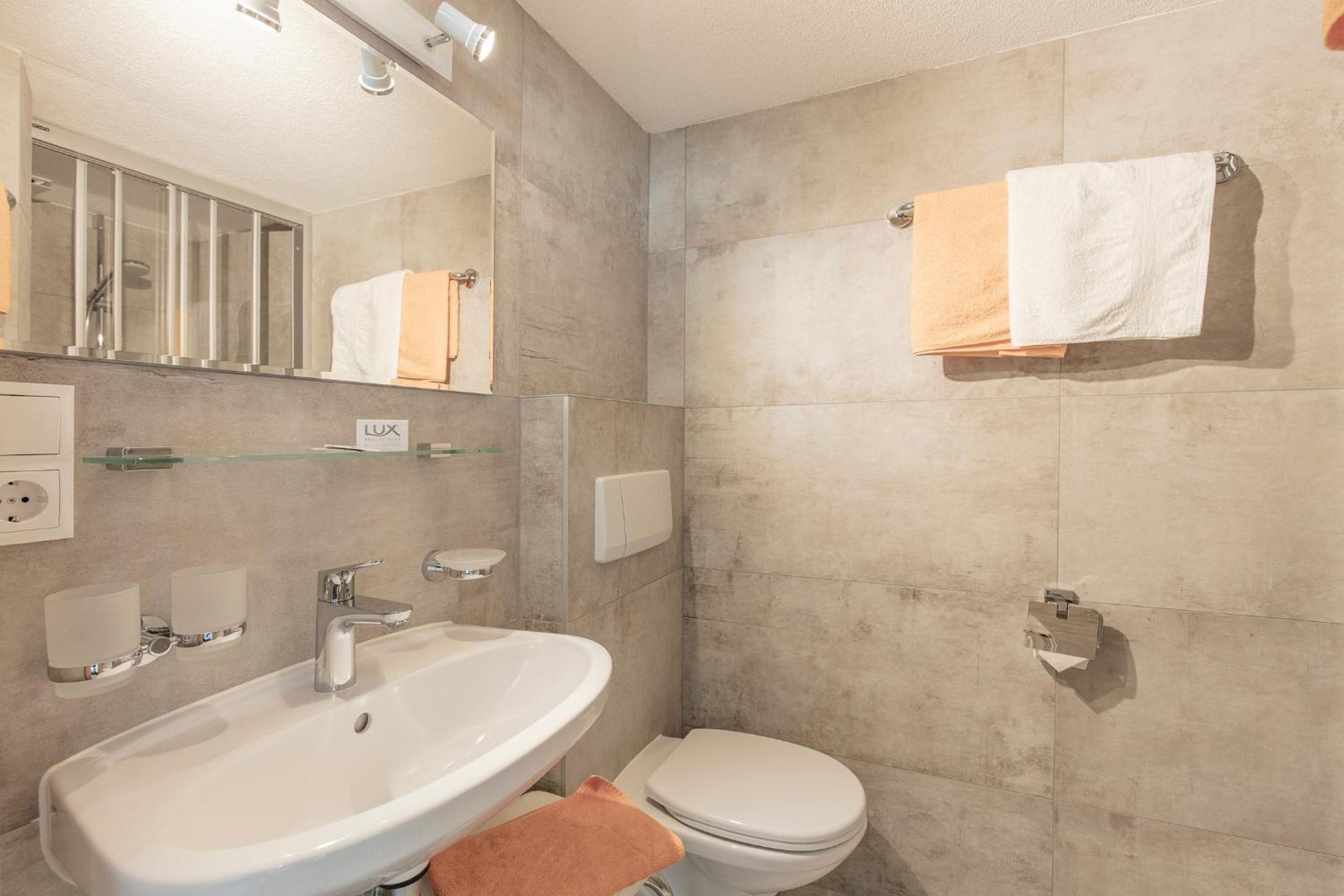 Standard Double Room - Photo 21