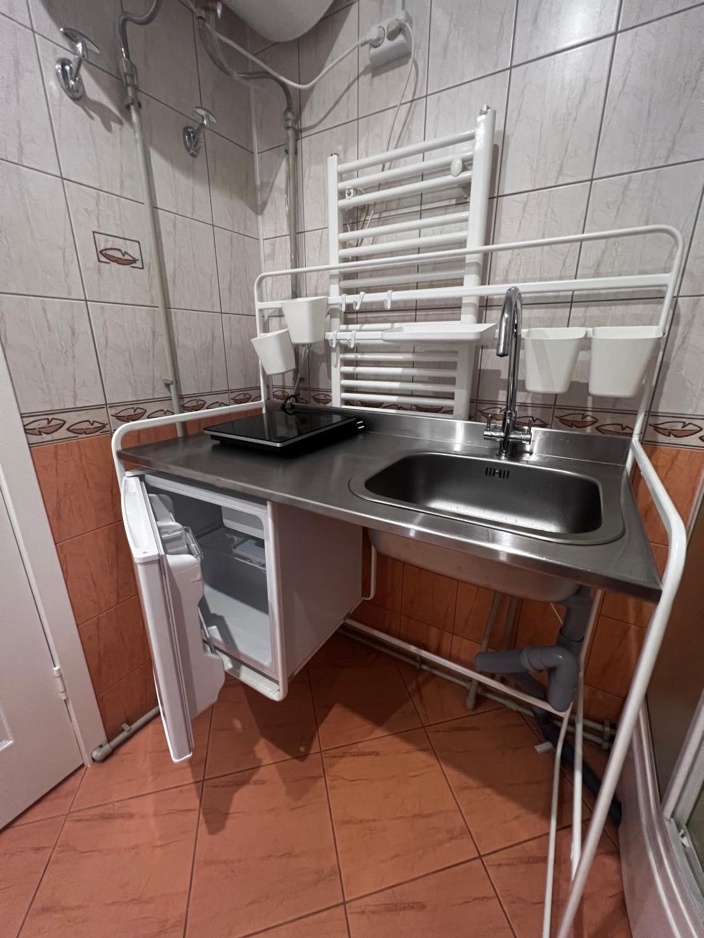 Apartment with Balcony - Photo 9