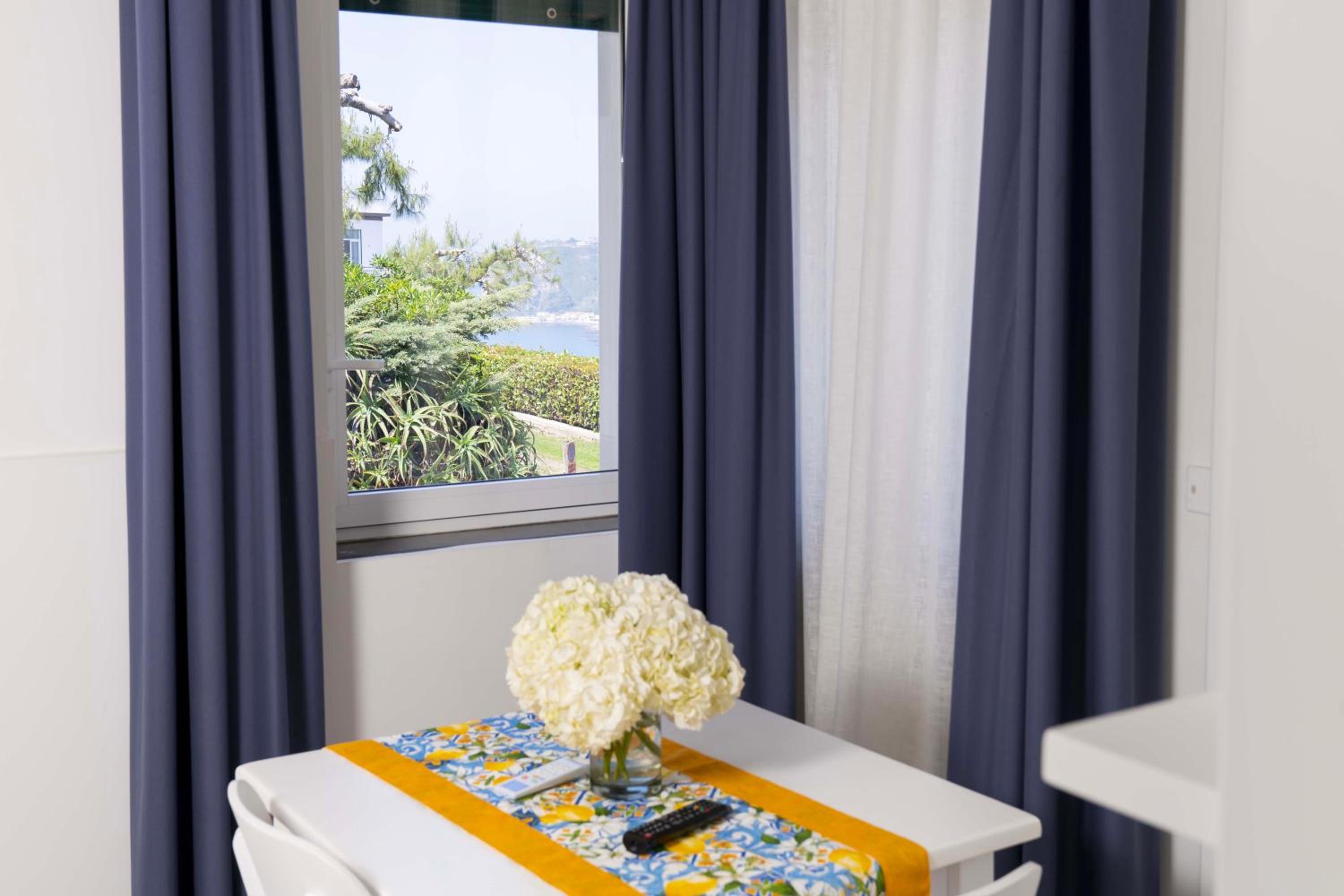 Studio Apartment with Sea View photo 3