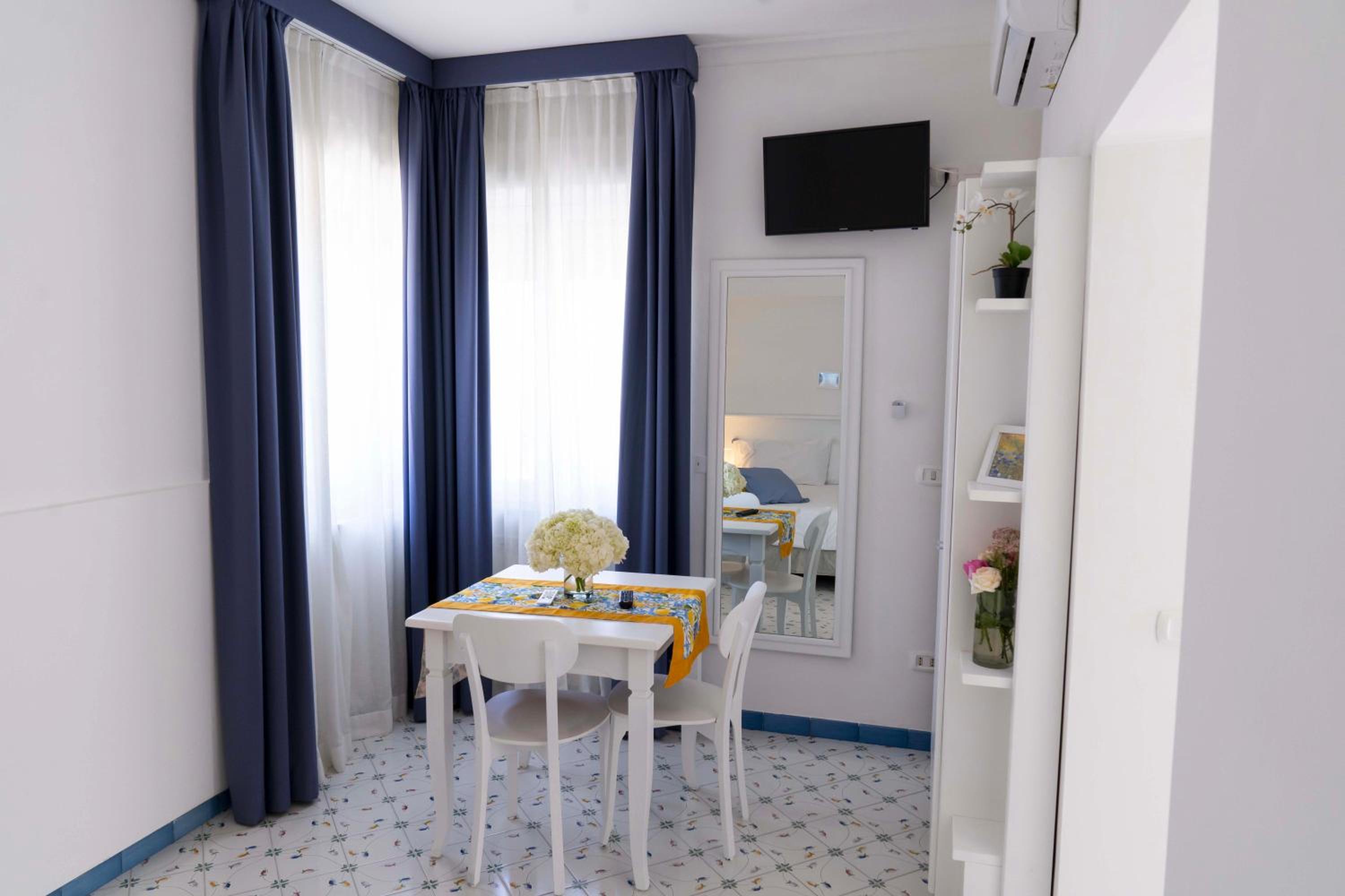 Studio Apartment with Sea View photo 1
