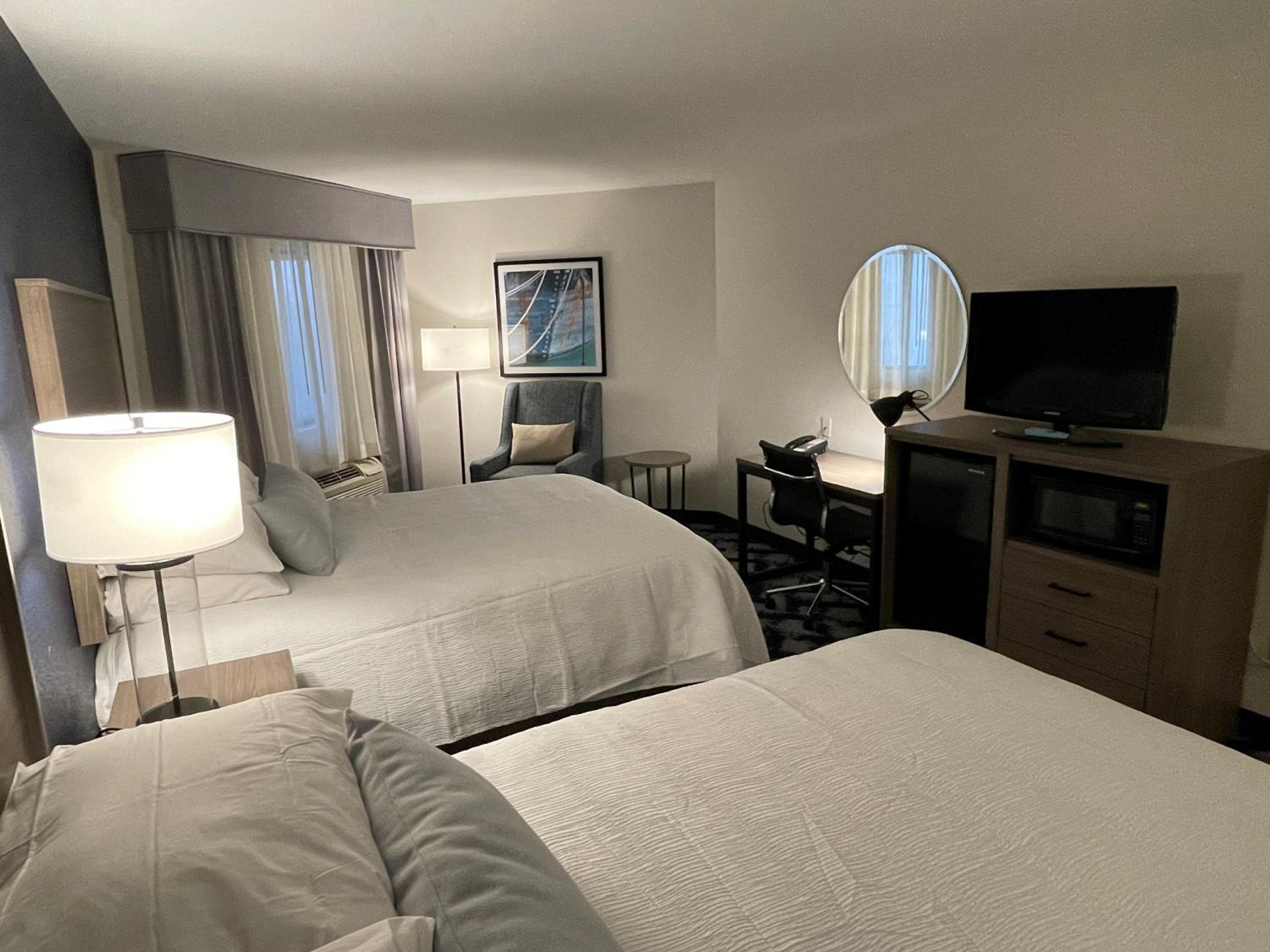 Queen Room with Lake View - Photo 1