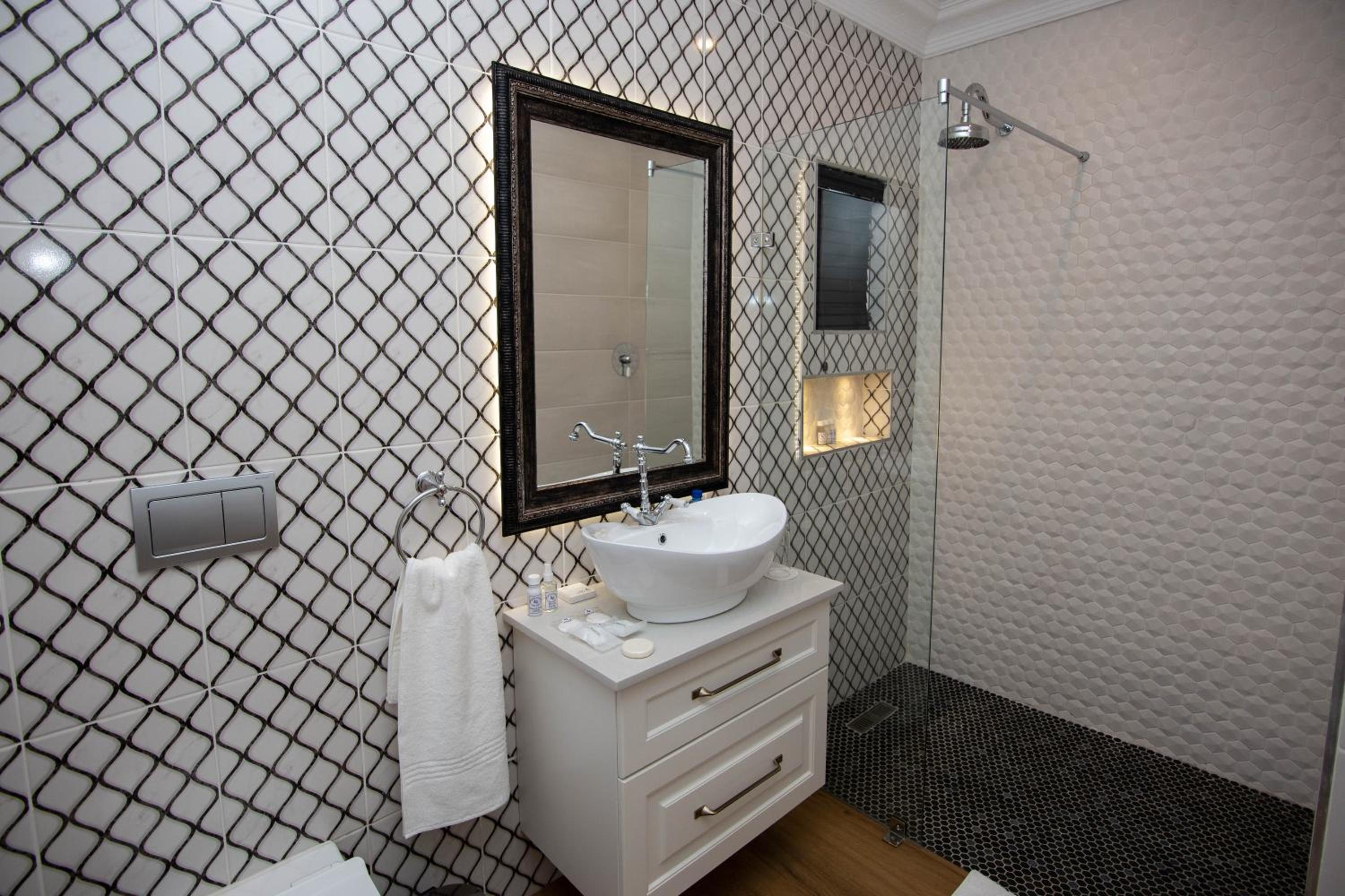Queen Room - Photo 5