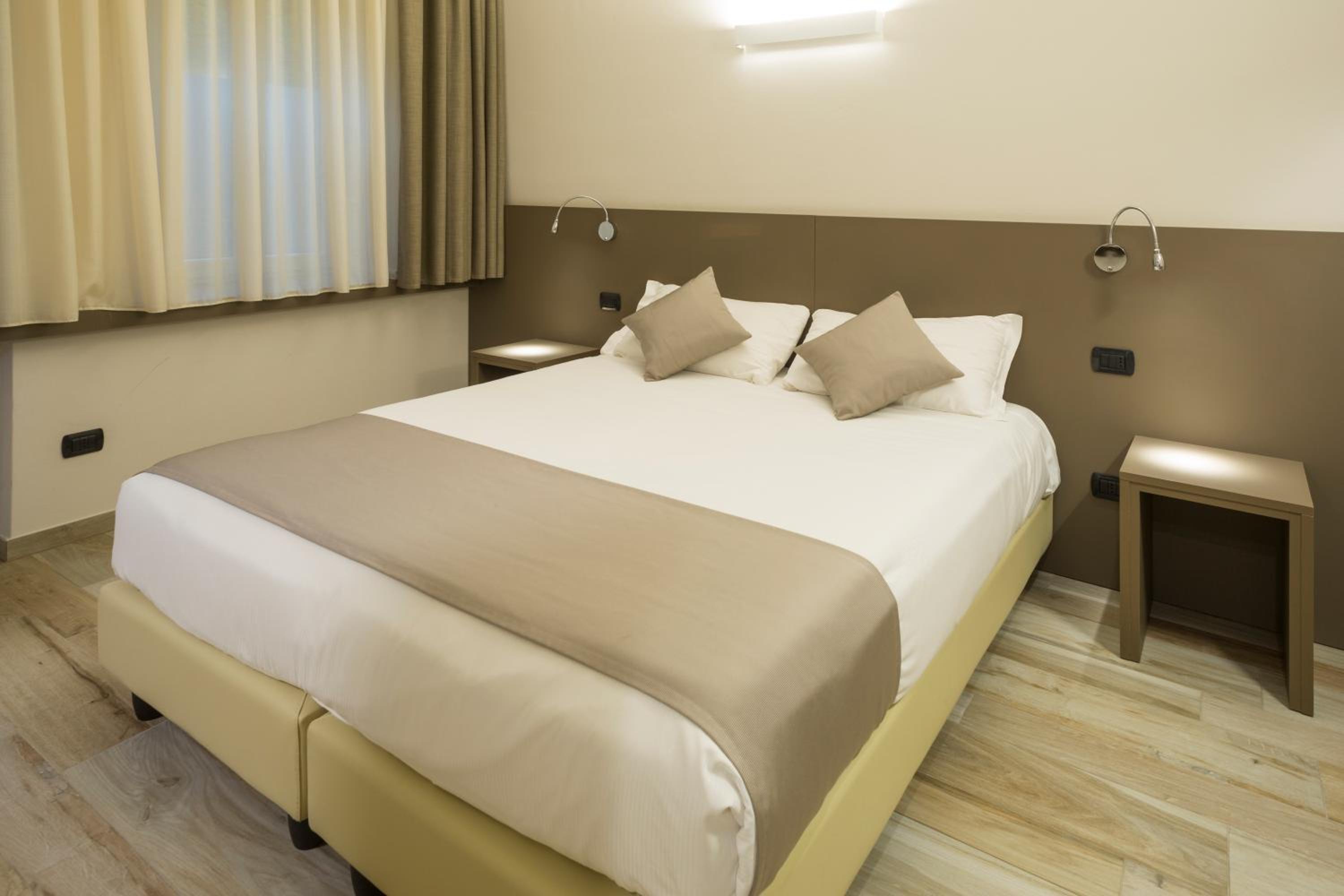 Double or Twin Room - Photo 2