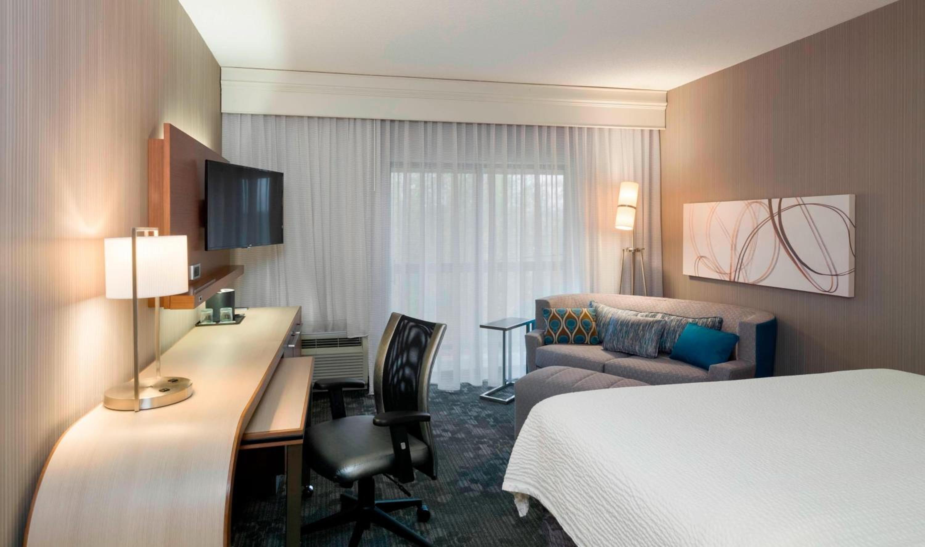 King Room with Sofa Bed - Photo 1