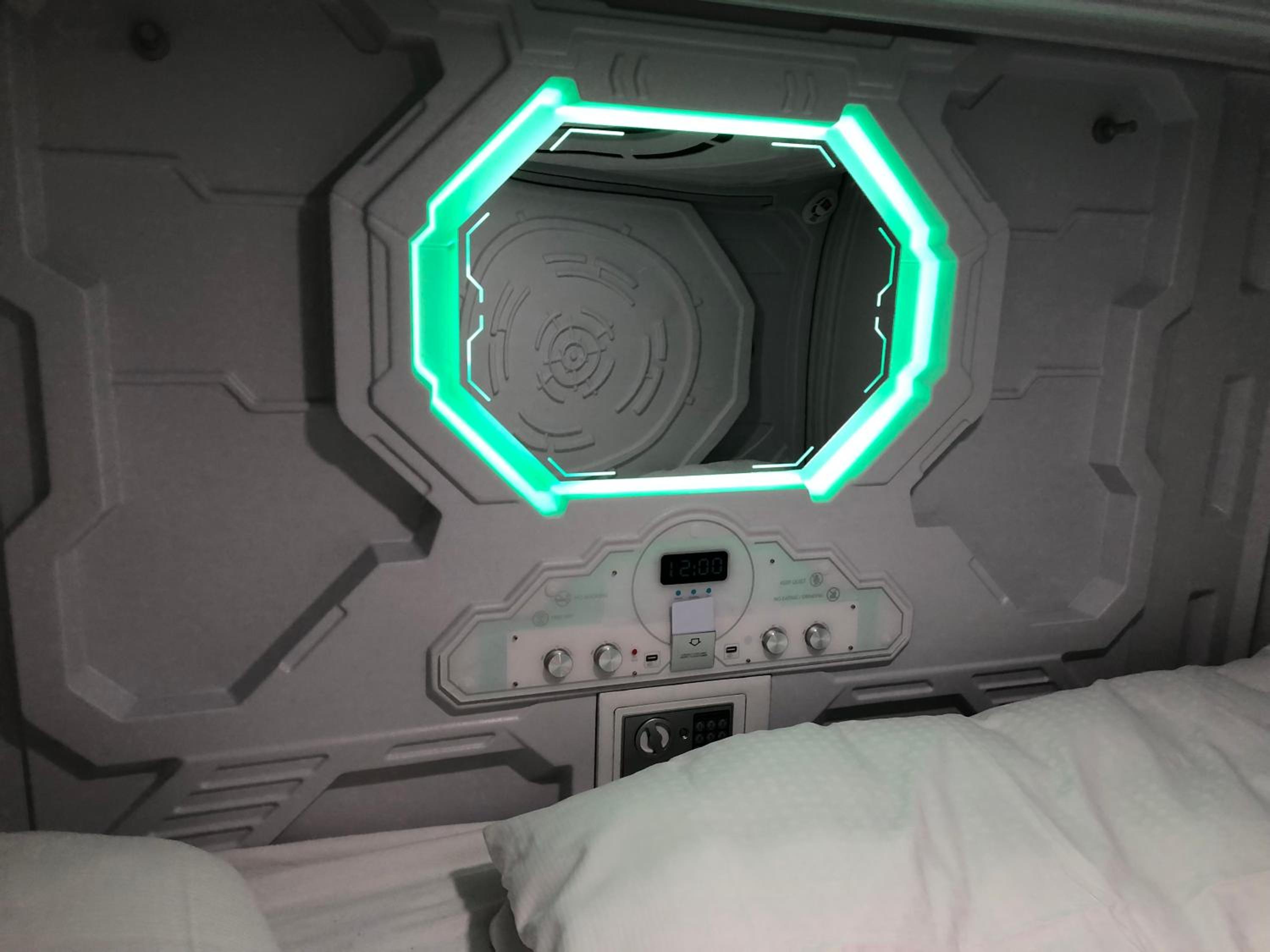 Single Bed in Mixed Dormitory Room photo 3