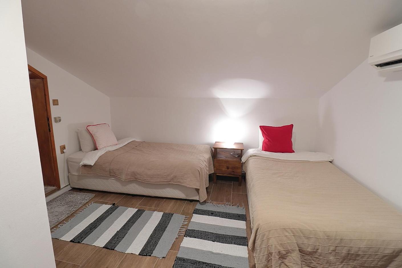 Twin Room with Bathroom photo 1