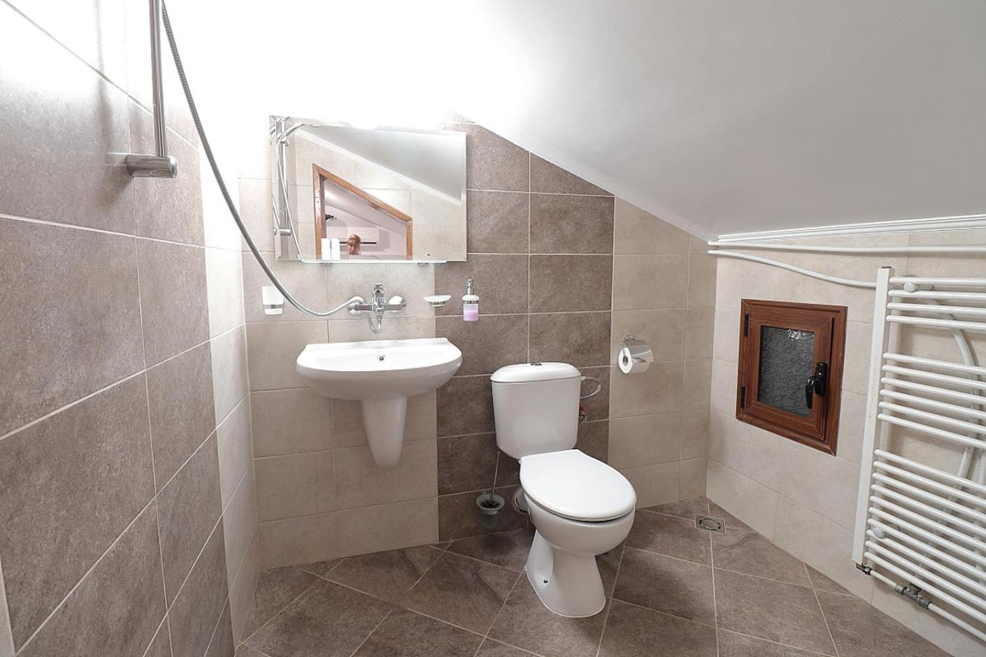 Twin Room with Bathroom photo 3