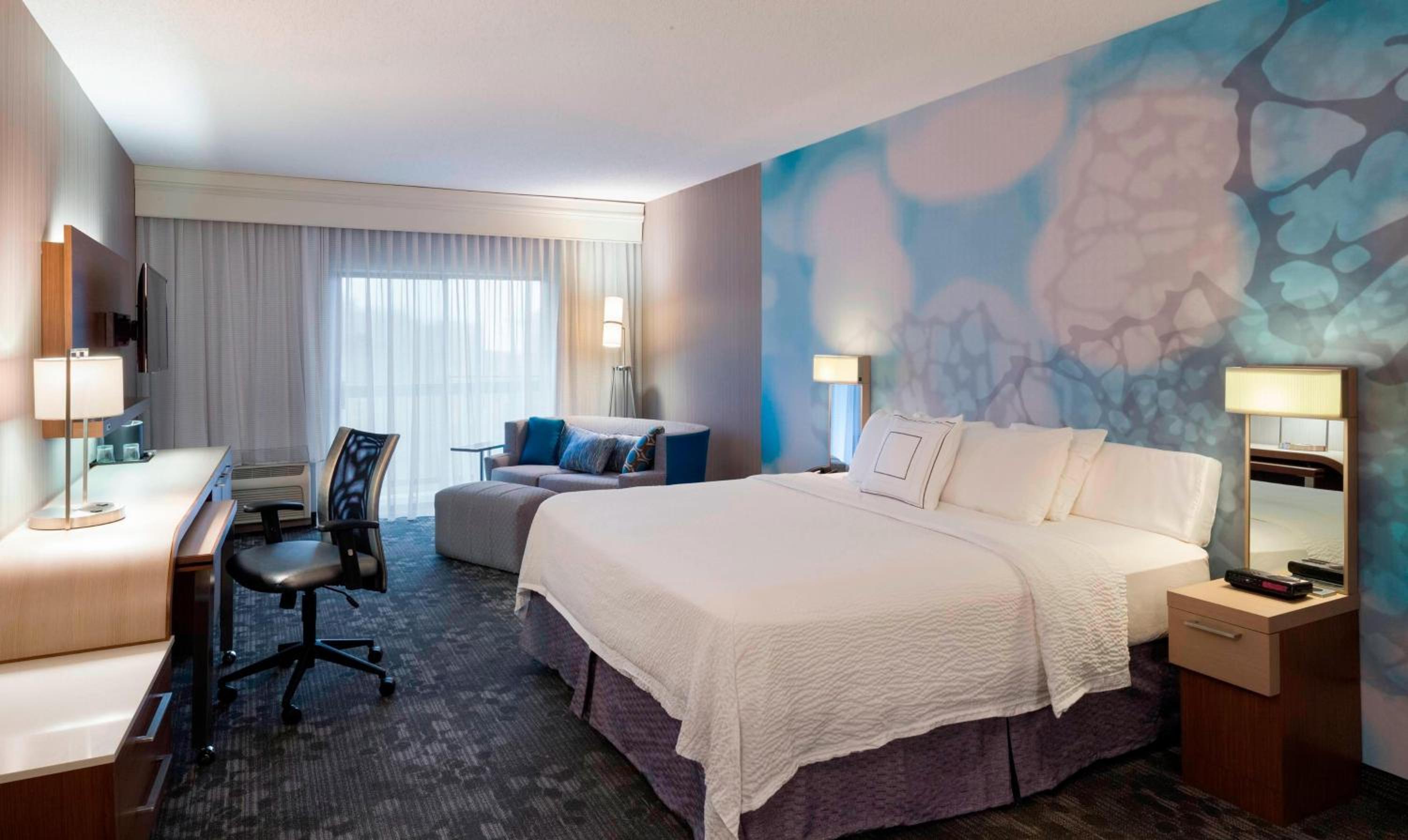 Larger King Room with Sofa Bed - Photo 1