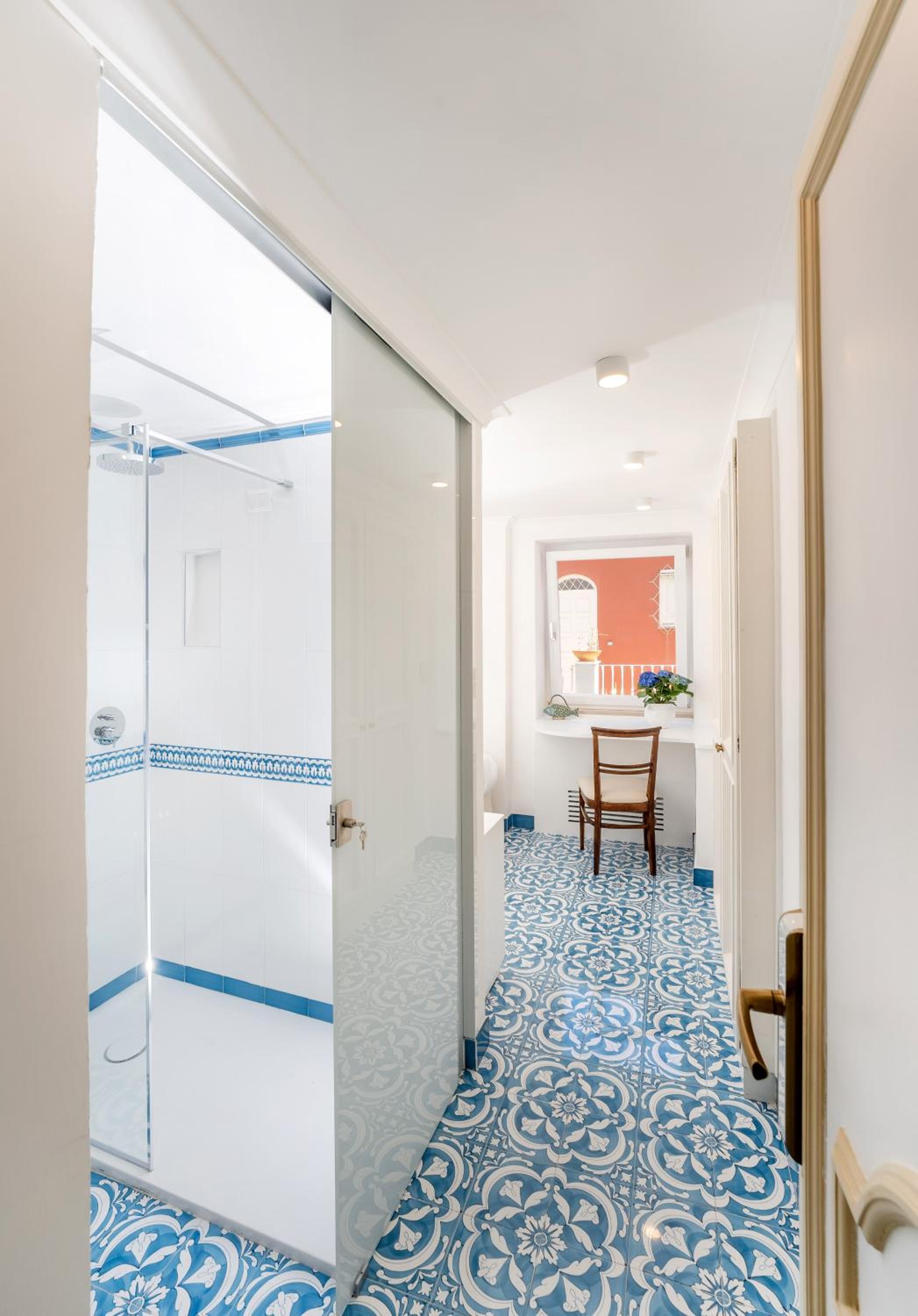 Small Single Room thumbnail 6