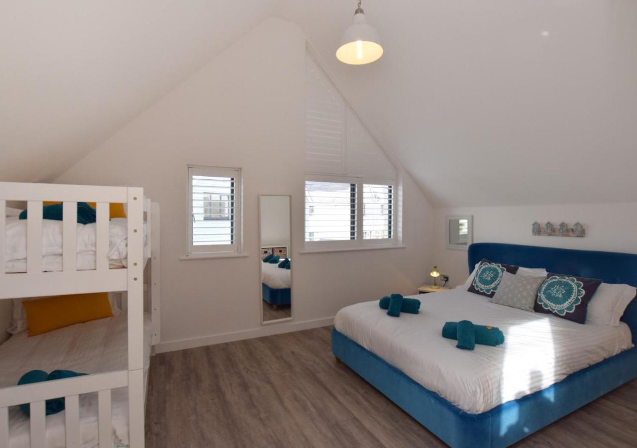 Three-Bedroom House photo 3