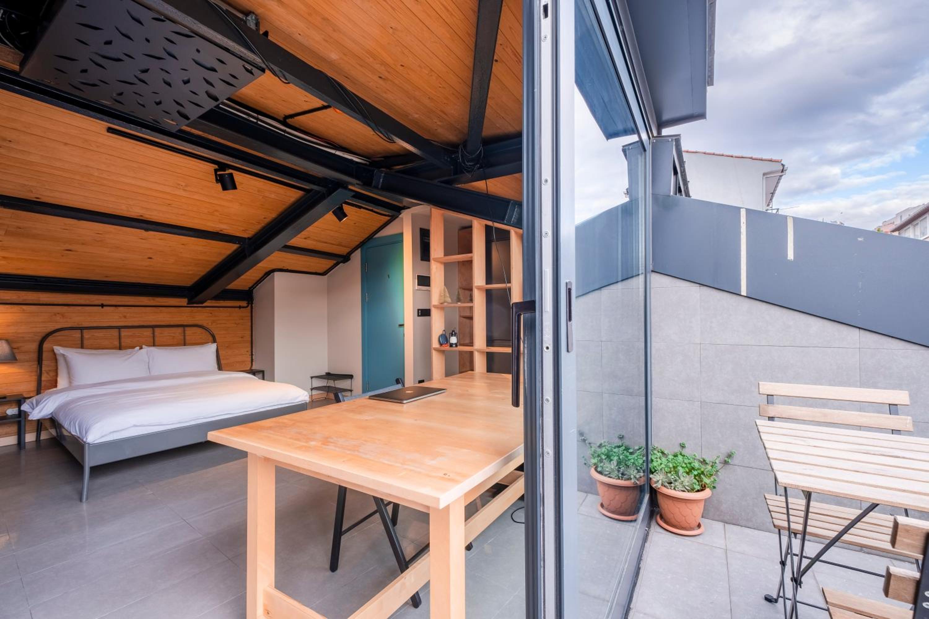 Studio Apartment photo 1