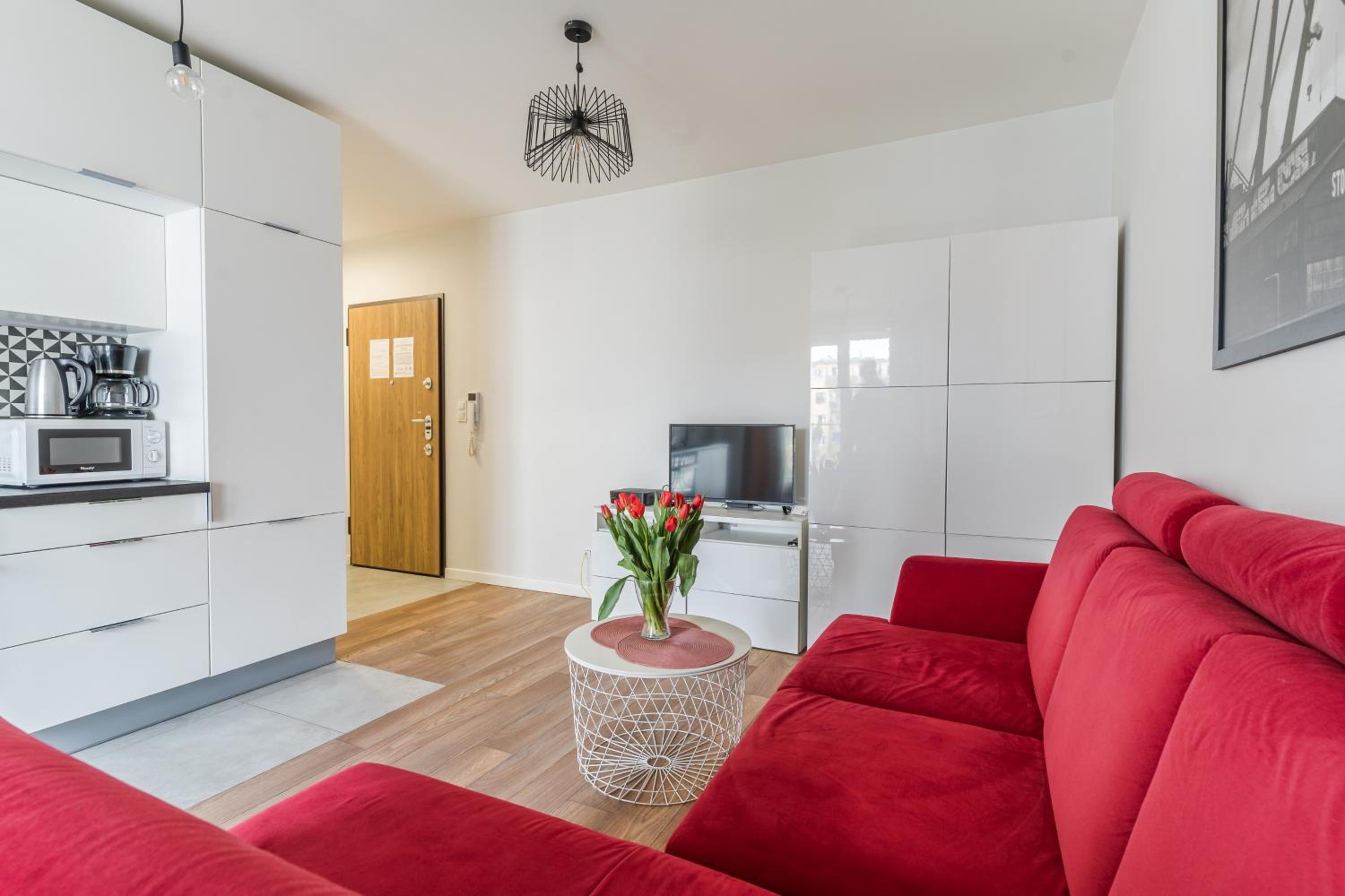 One-Bedroom Apartment with Balcony - Photo 5