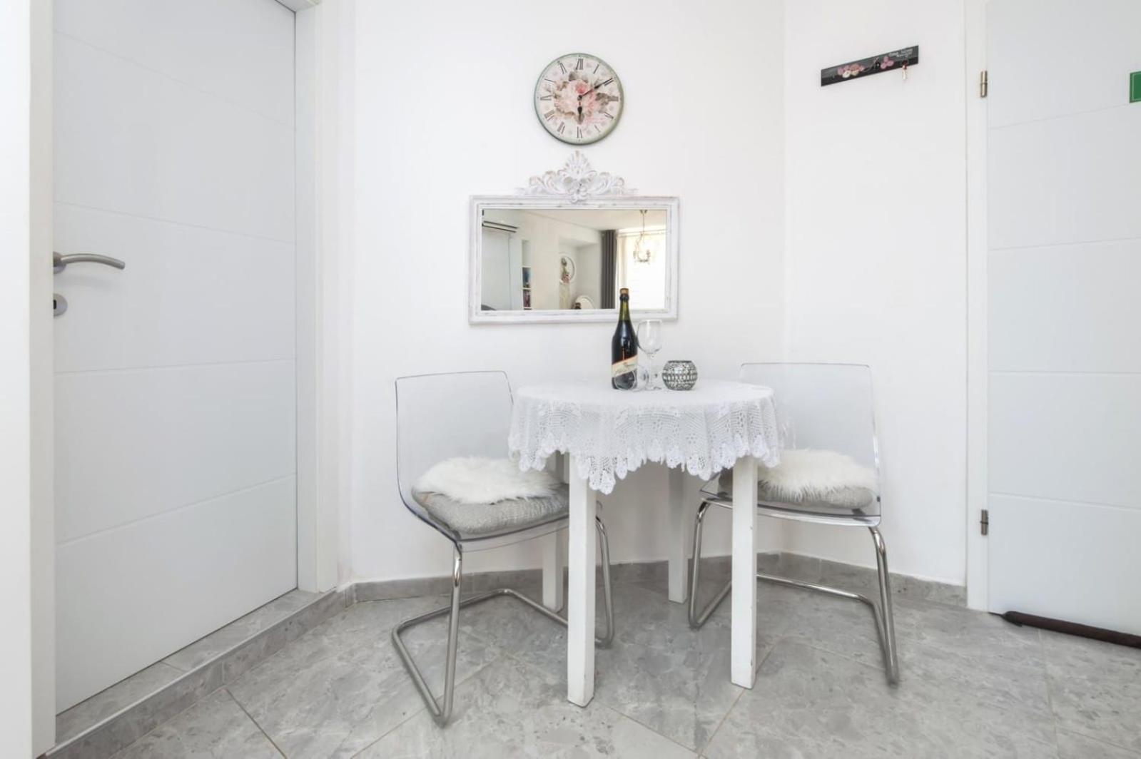 Studio Apartment photo 2