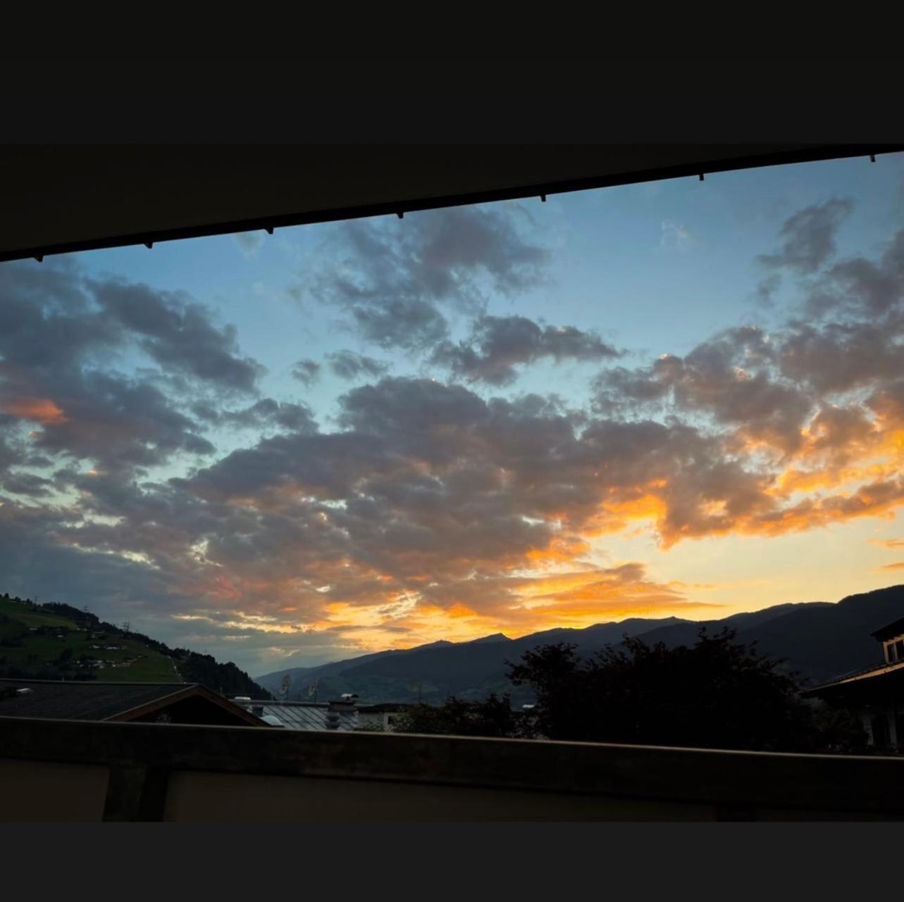 Apartment with Mountain View photo 3