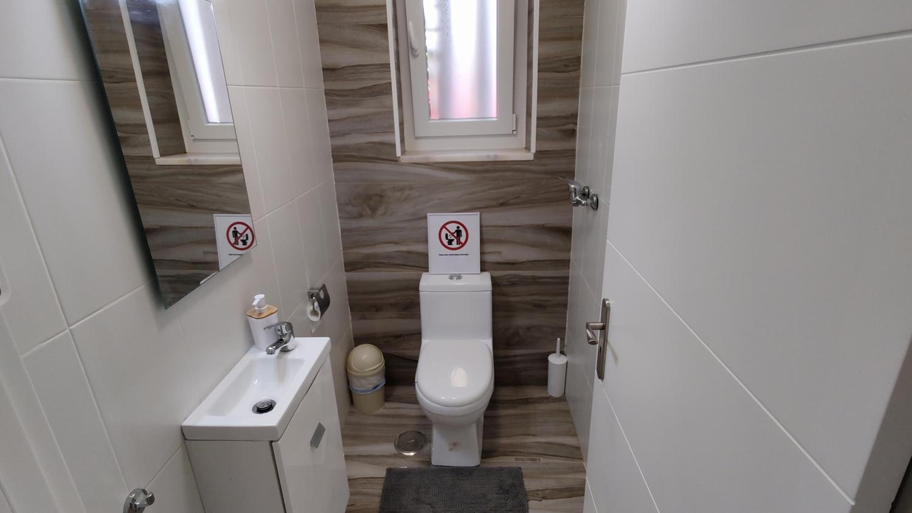 Double Room with Shared Bathroom photo 3
