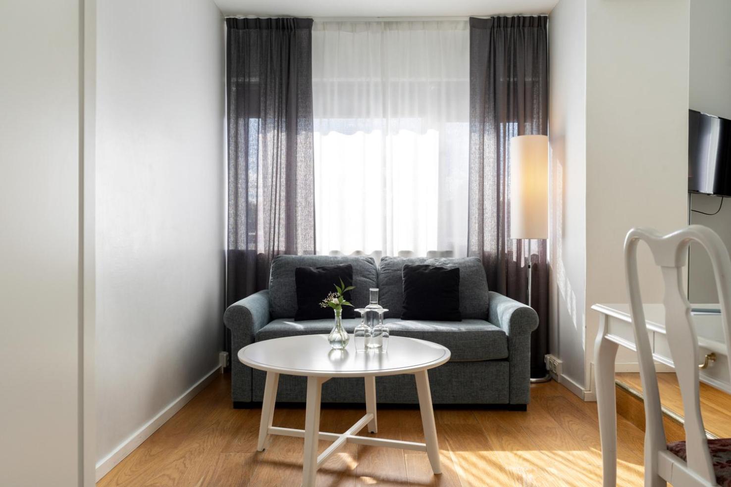 Family Room - Photo 16