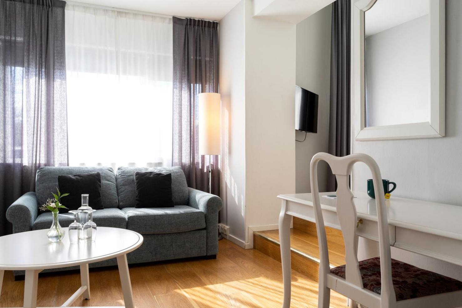Family Room - Photo 17
