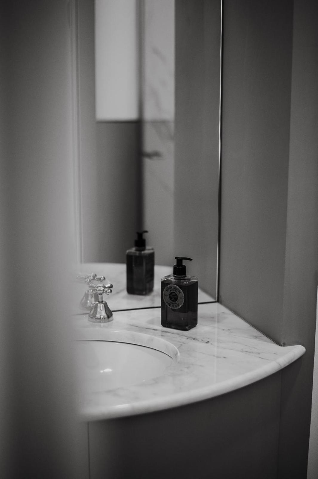 Deluxe Suite - Photo 18