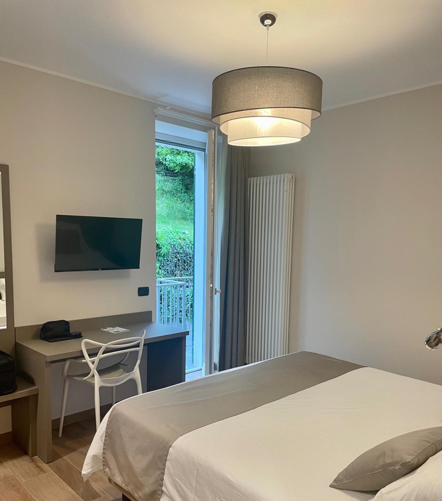 Double or Twin Room - Photo 15