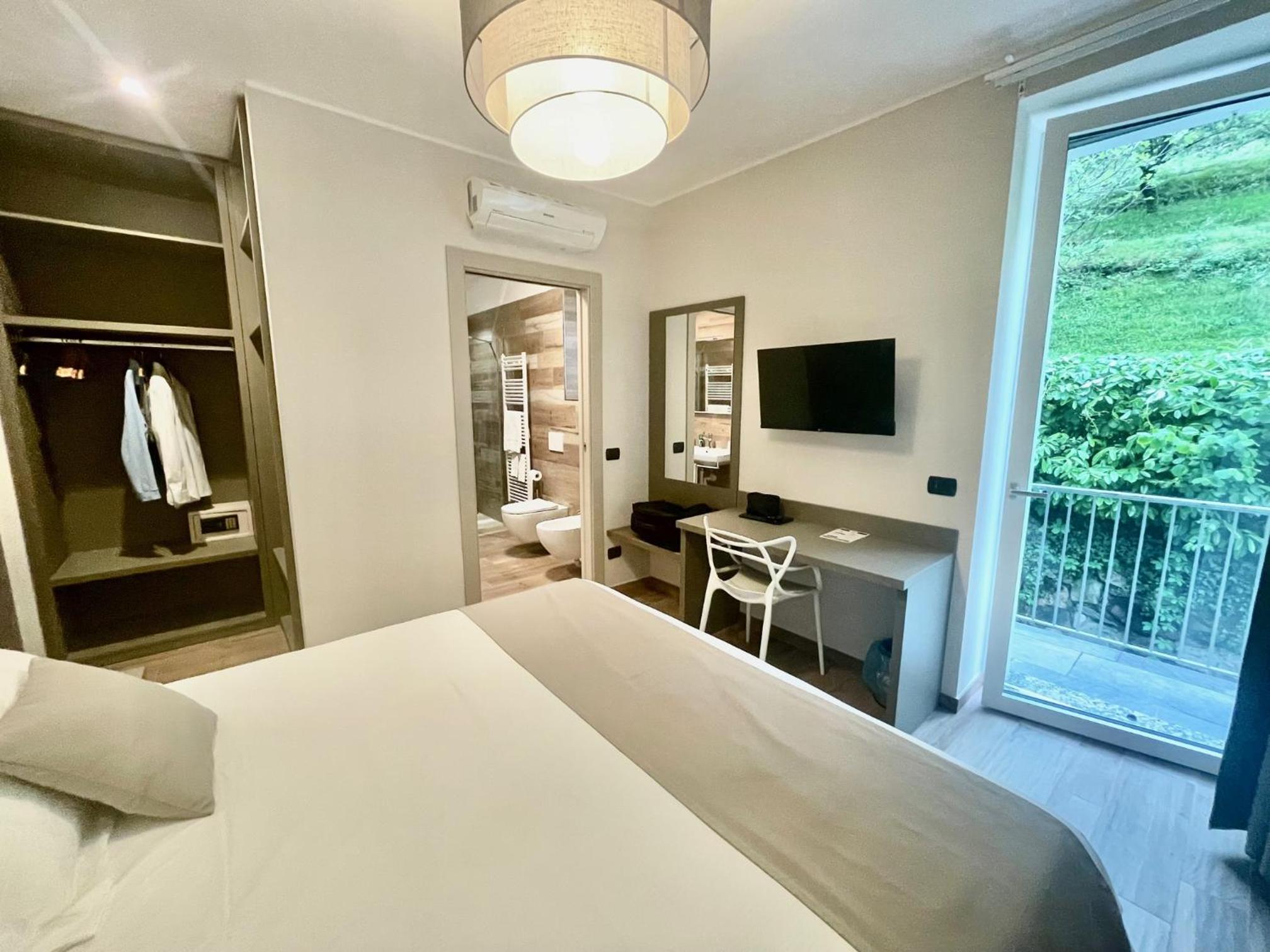 Double or Twin Room - Photo 1