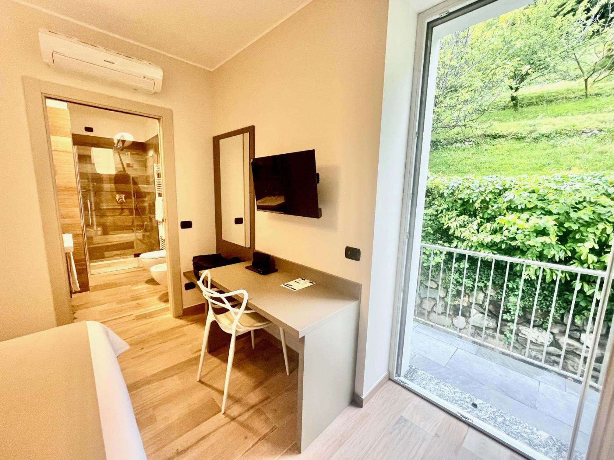 Double or Twin Room - Photo 12