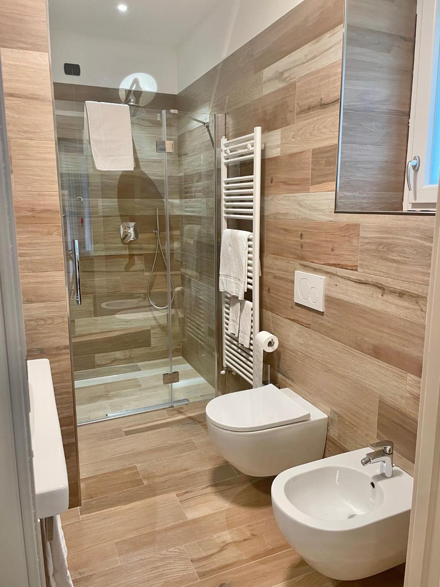 Double or Twin Room - Photo 11