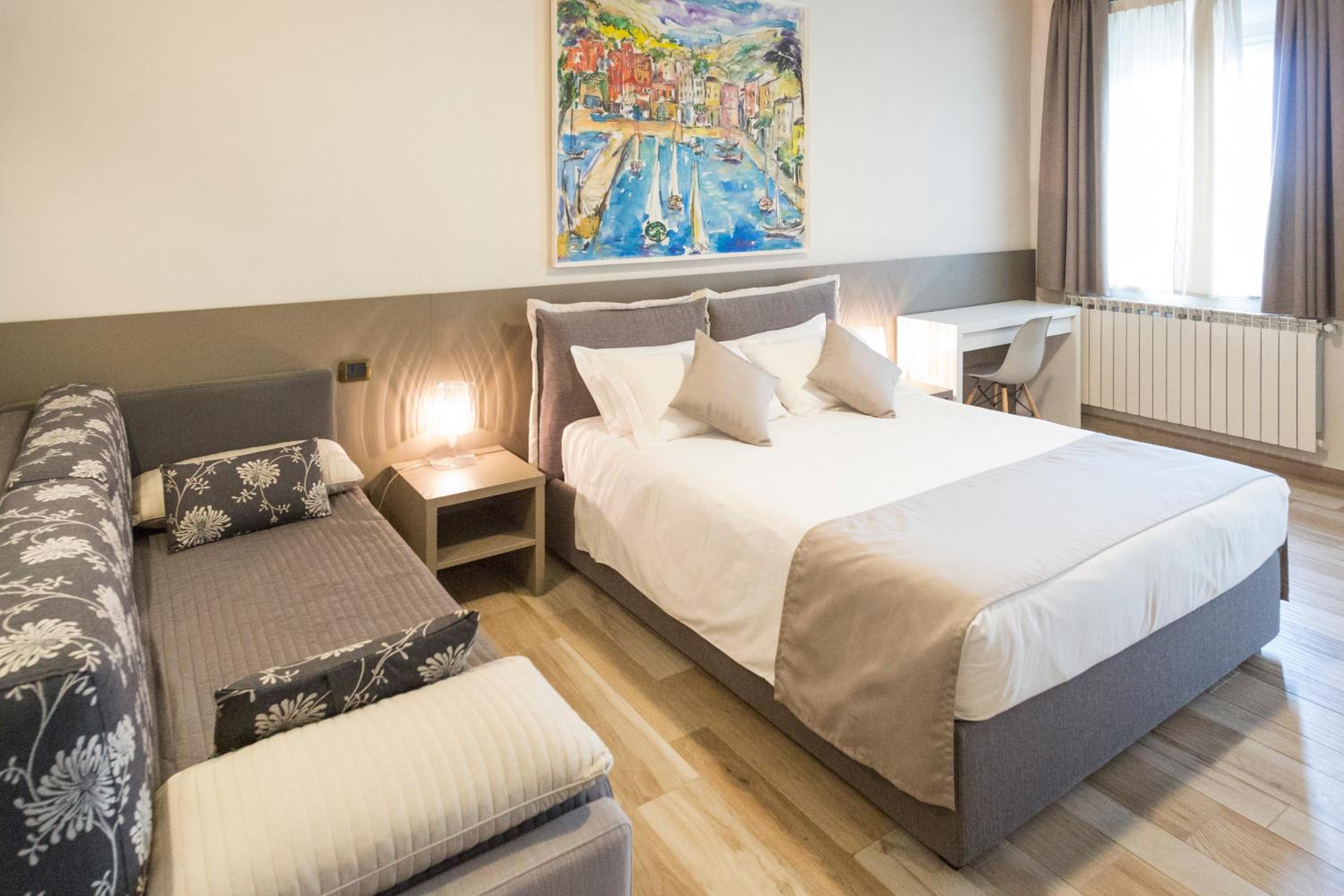 Deluxe Double Room with Balcony and Lake View - Photo 17