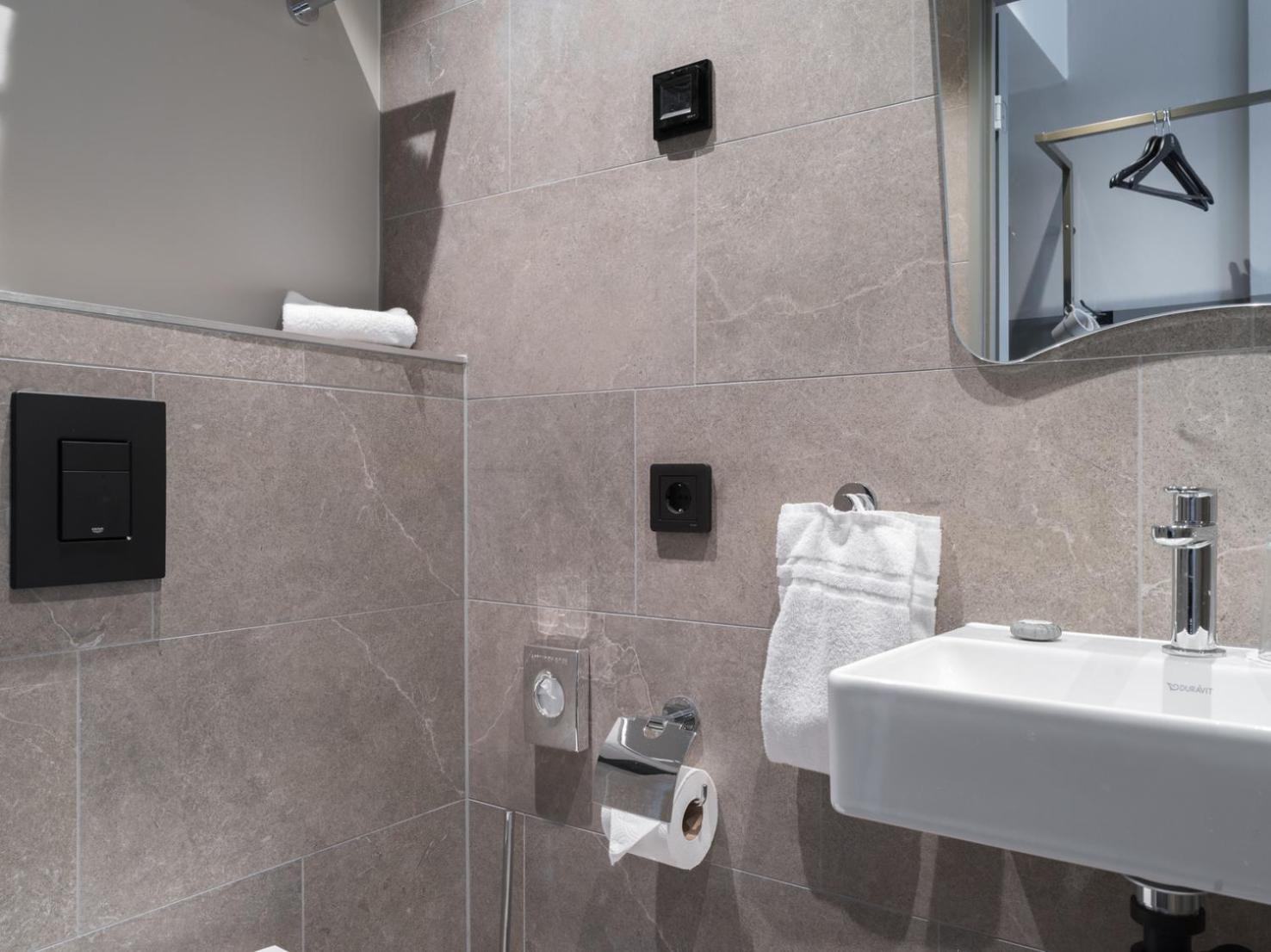 Small Double Room - Photo 6