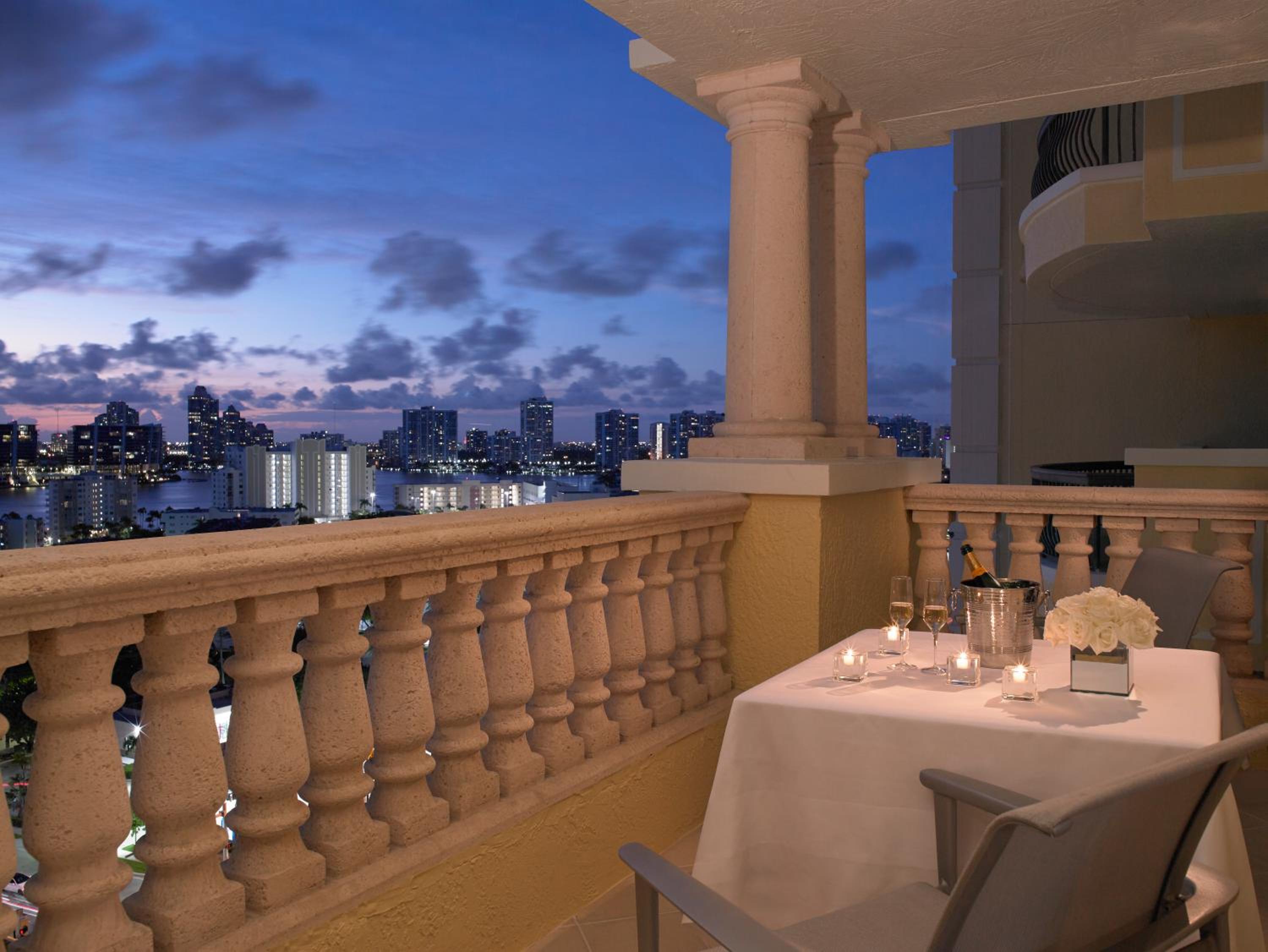 Deluxe King Room with City View